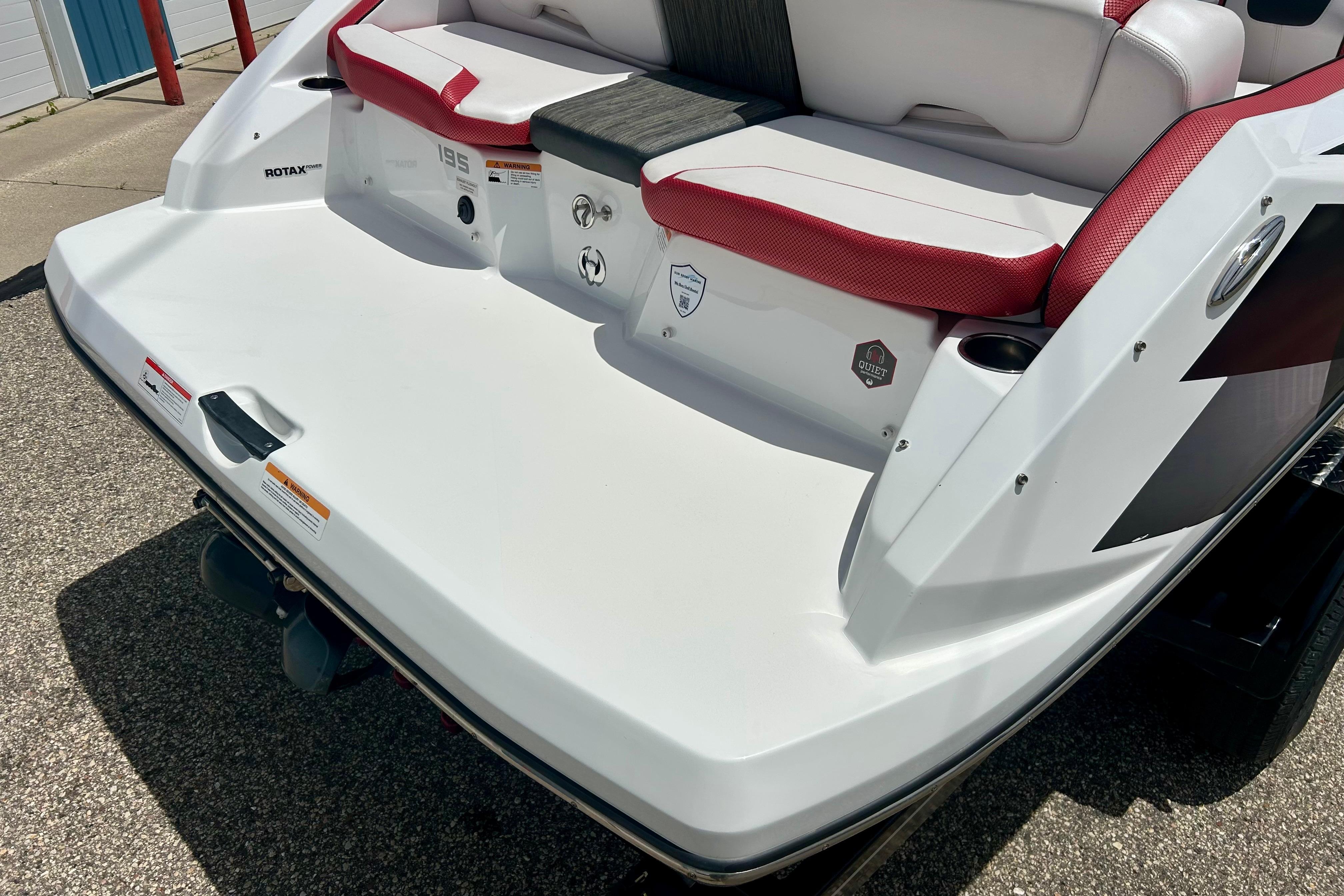 Rear view of 2021 Scarab 195 ID boat with red and white seating.