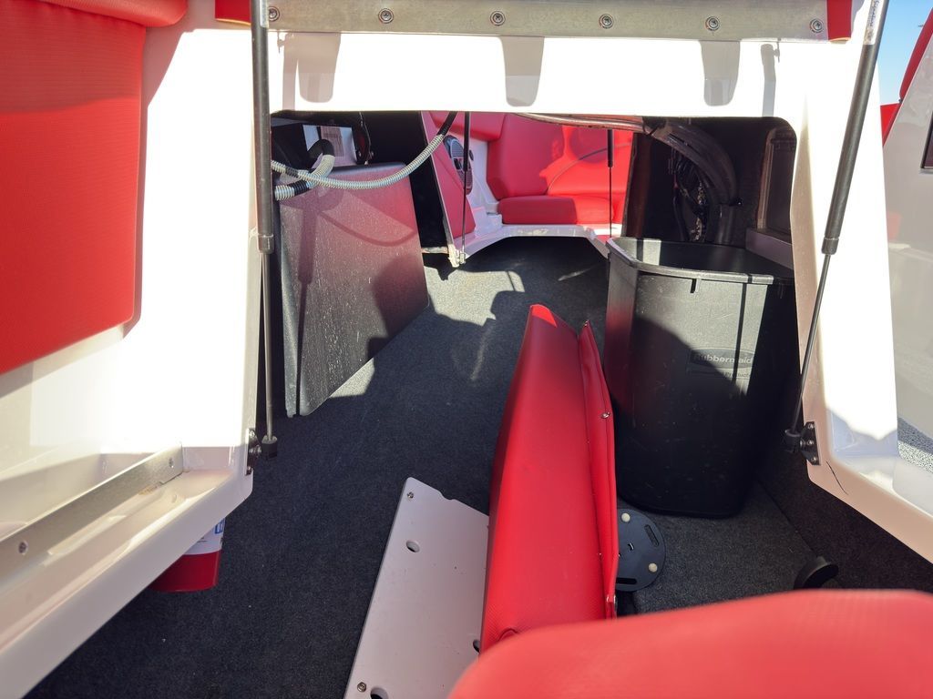 2019 MasterCraft XT22 - 45