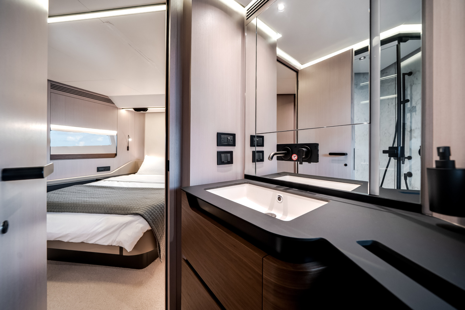 2026 Azimut S8 - Image 19