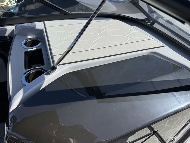 2026 Yamaha Boats 255XD - 38