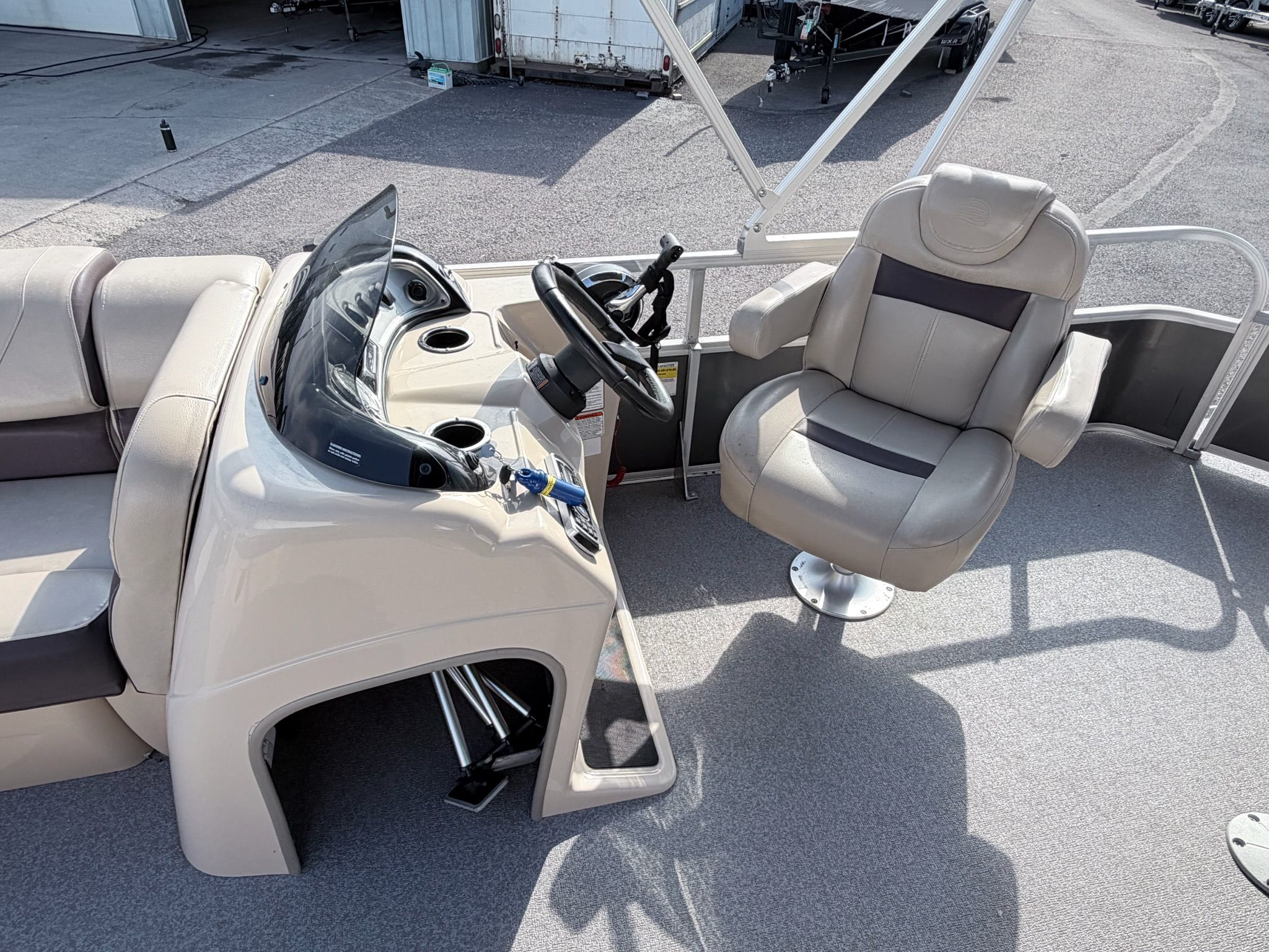 2018 Sun Tracker Party Barge 20 DLX - 7