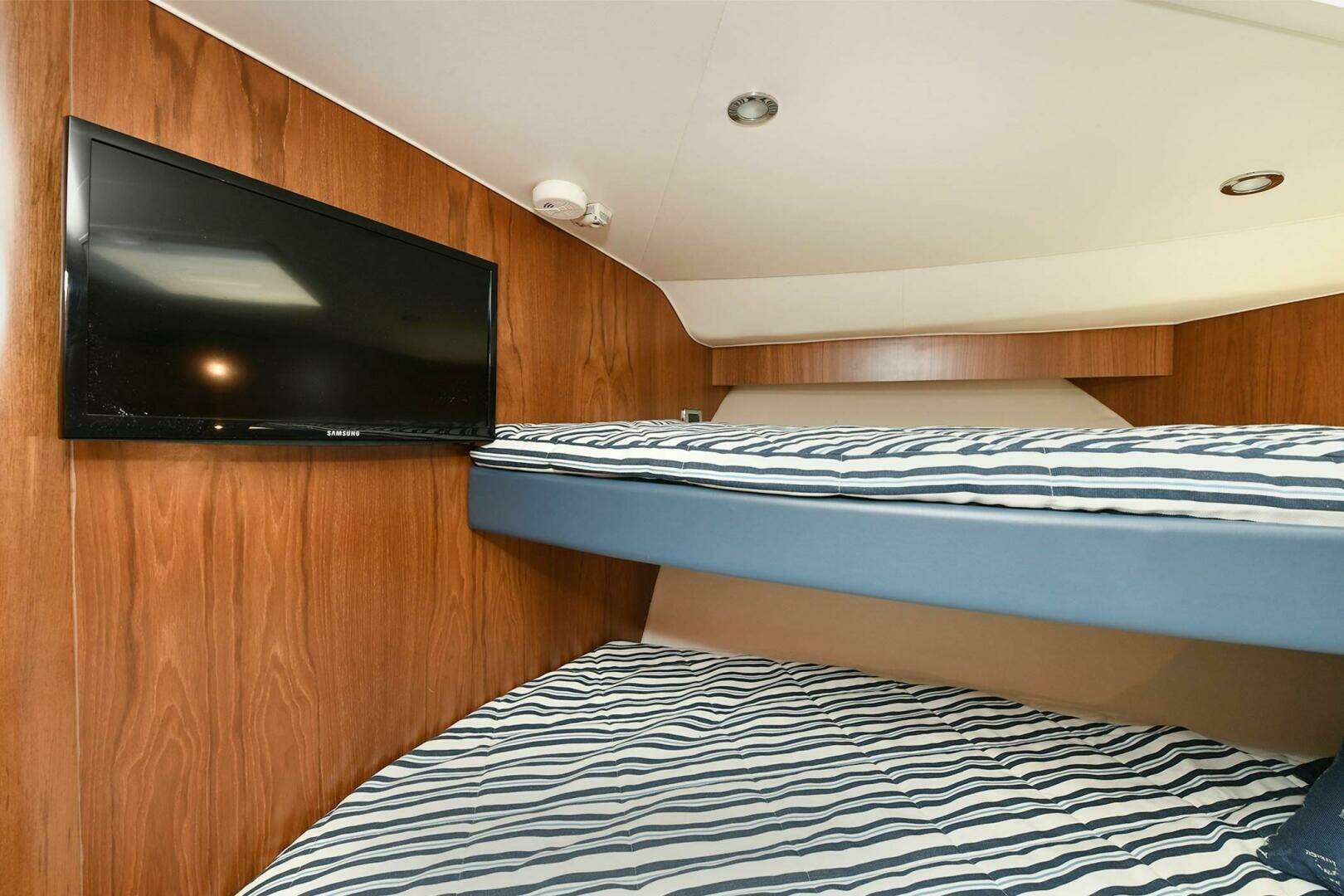 2015 Tiara Yachts 48 Convertible - Image 37