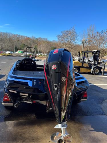 2024 Ranger Z521R Ranger Cup Equipped boat with powerful outboard motor.