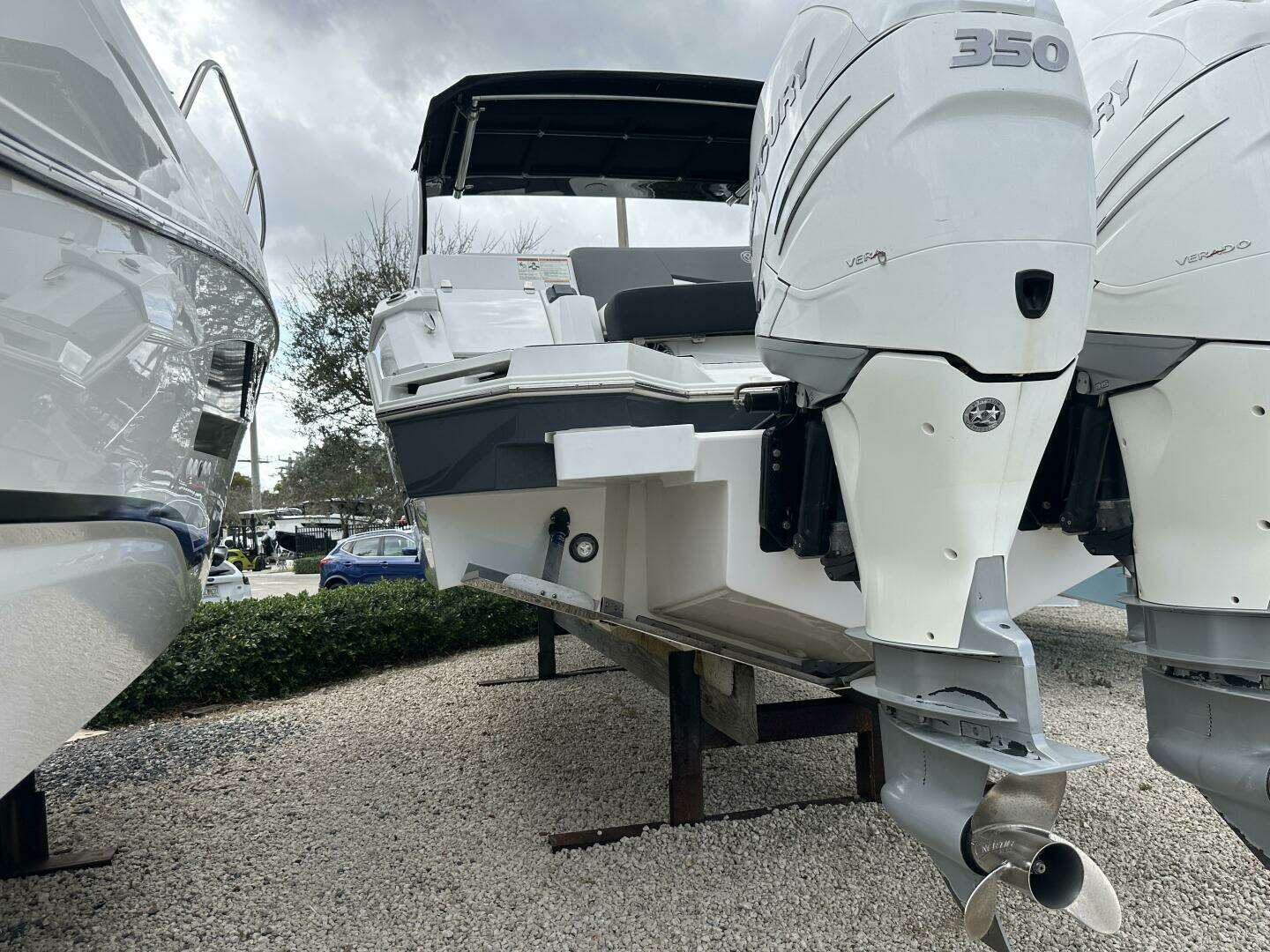 2019 Cruisers Yachts 338 Outboard - Image 58