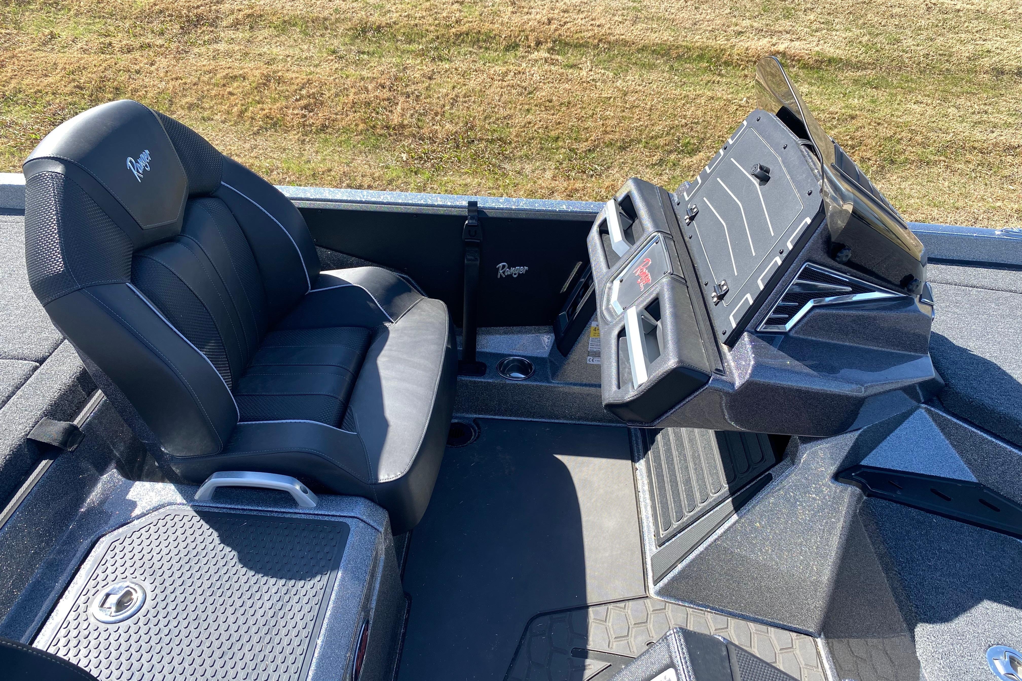 2025 Ranger Z520 boat interior with black seating and modern dashboard.