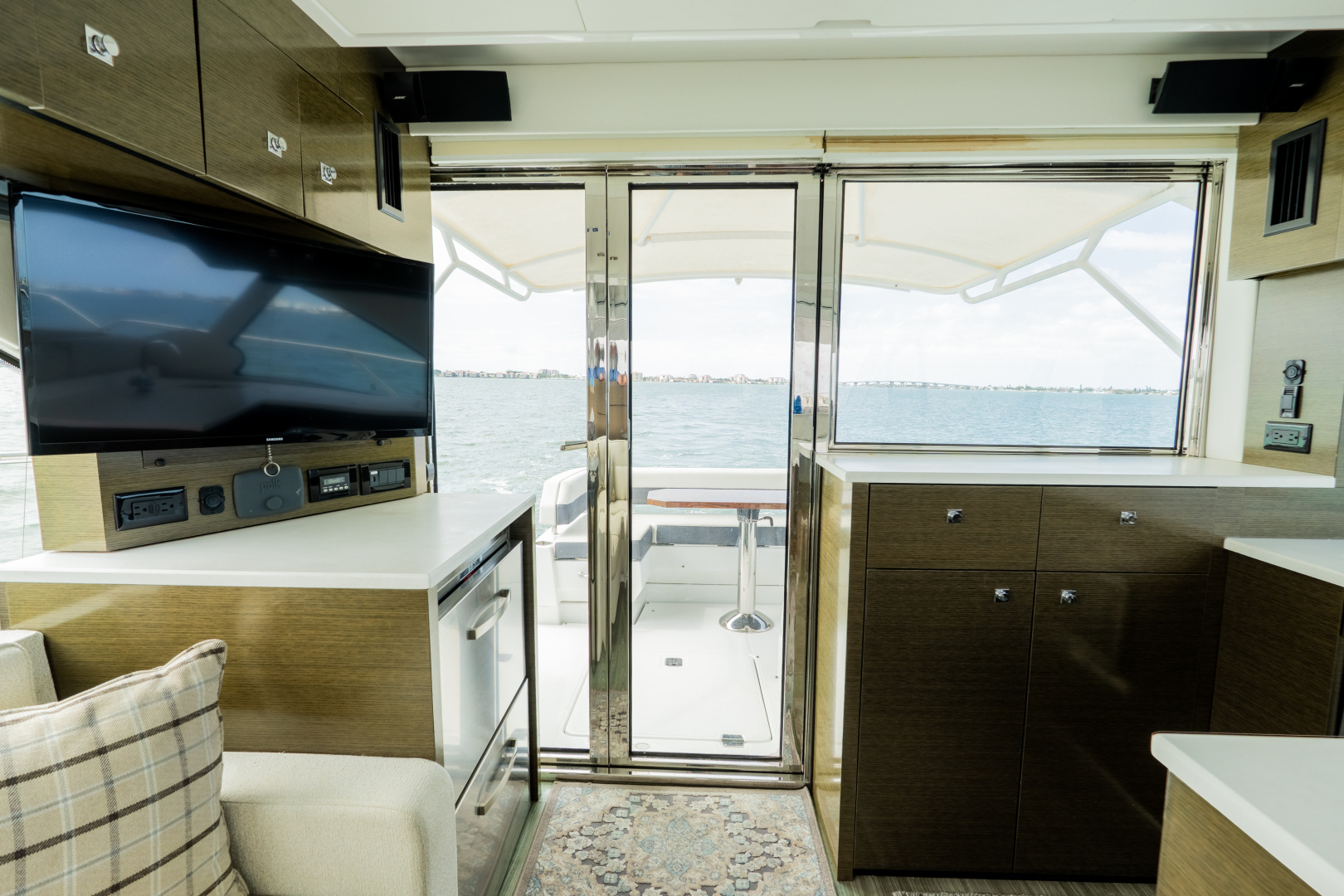 2018 Cruisers Yachts 50 CANTIUS - Image 41
