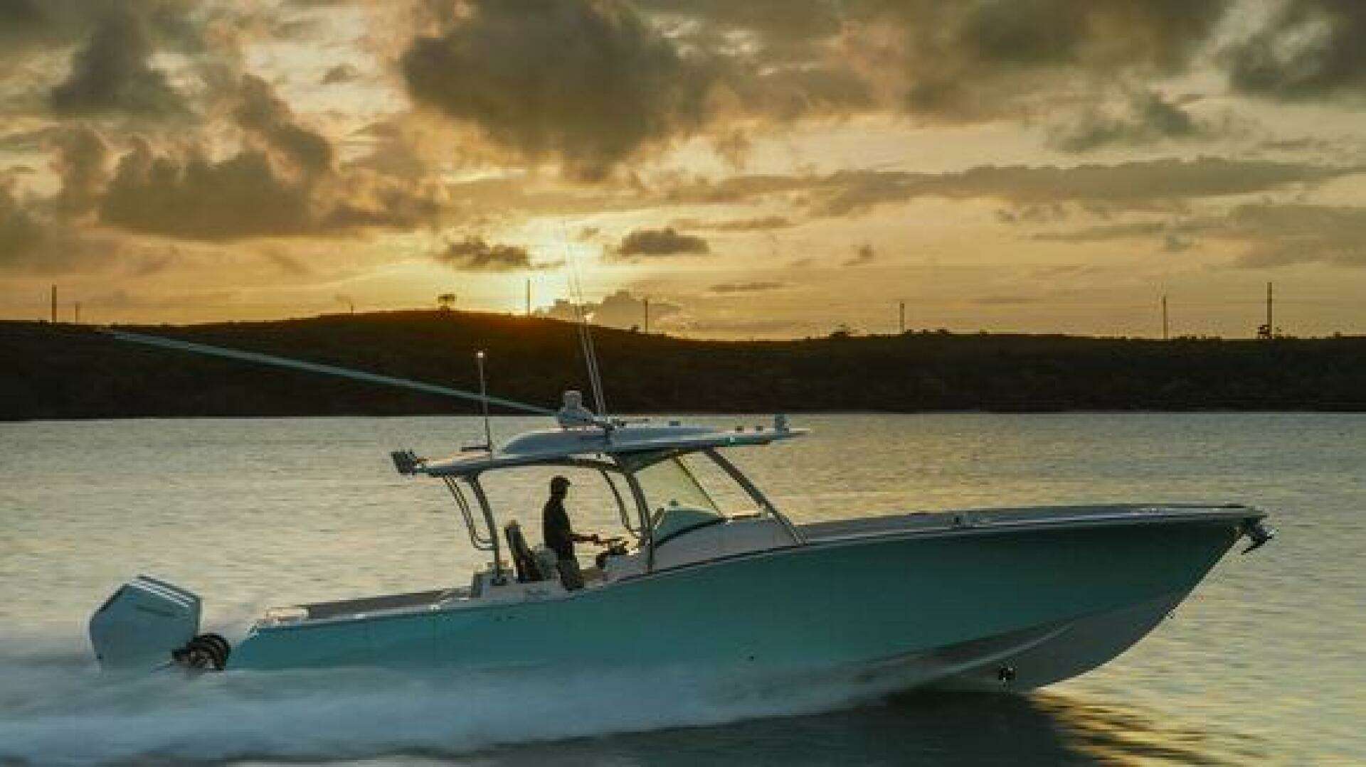 2026 Mag Bay 38 Center Console - Image 3