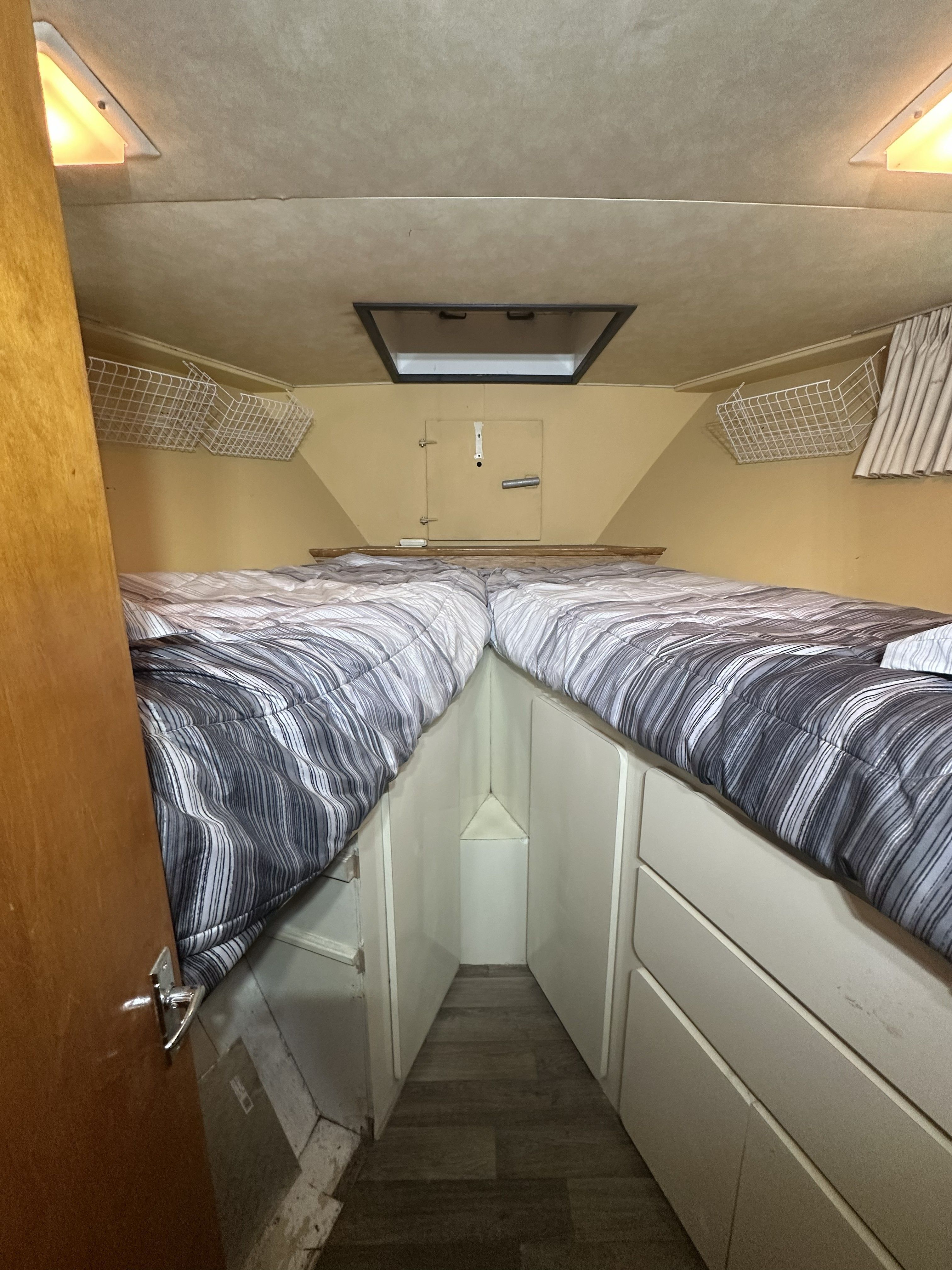 1986 Broward 94' Motor Yacht - 29