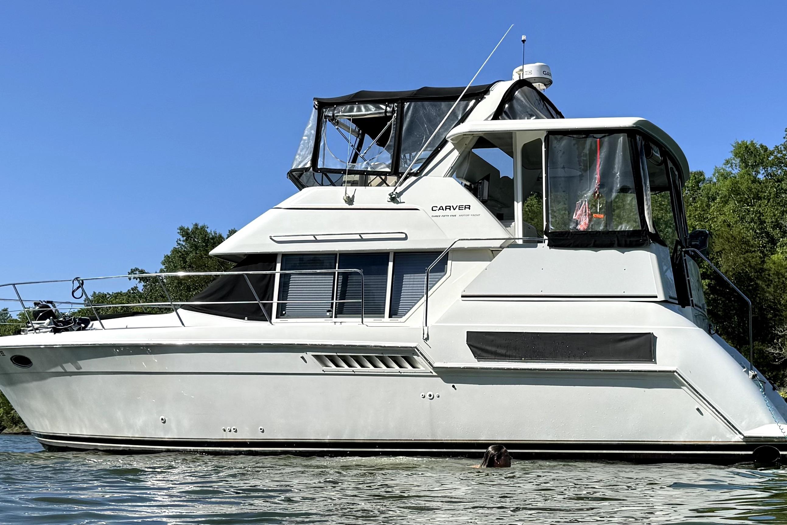 1998 Carver 355 Aft Cabin Motor Yacht