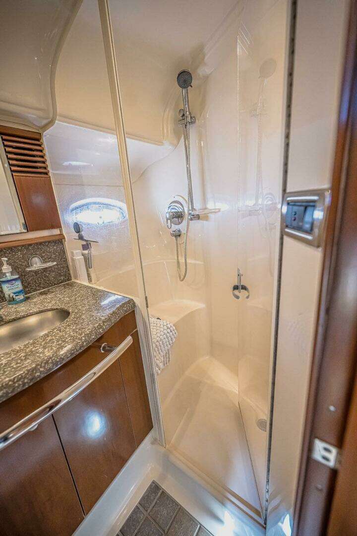 2005 Sea Ray 500 Sundancer - Image 40
