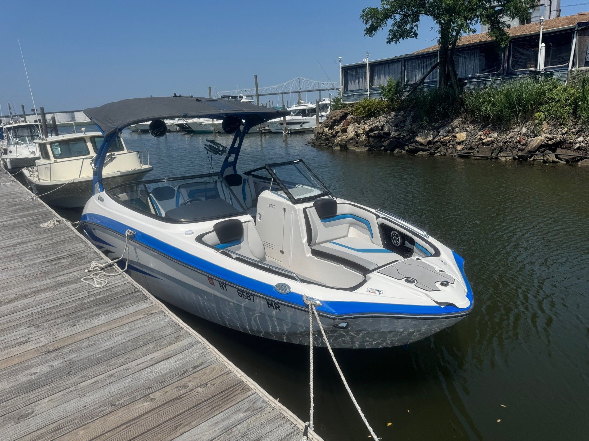 2020 Yamaha Boats 242XE - 10