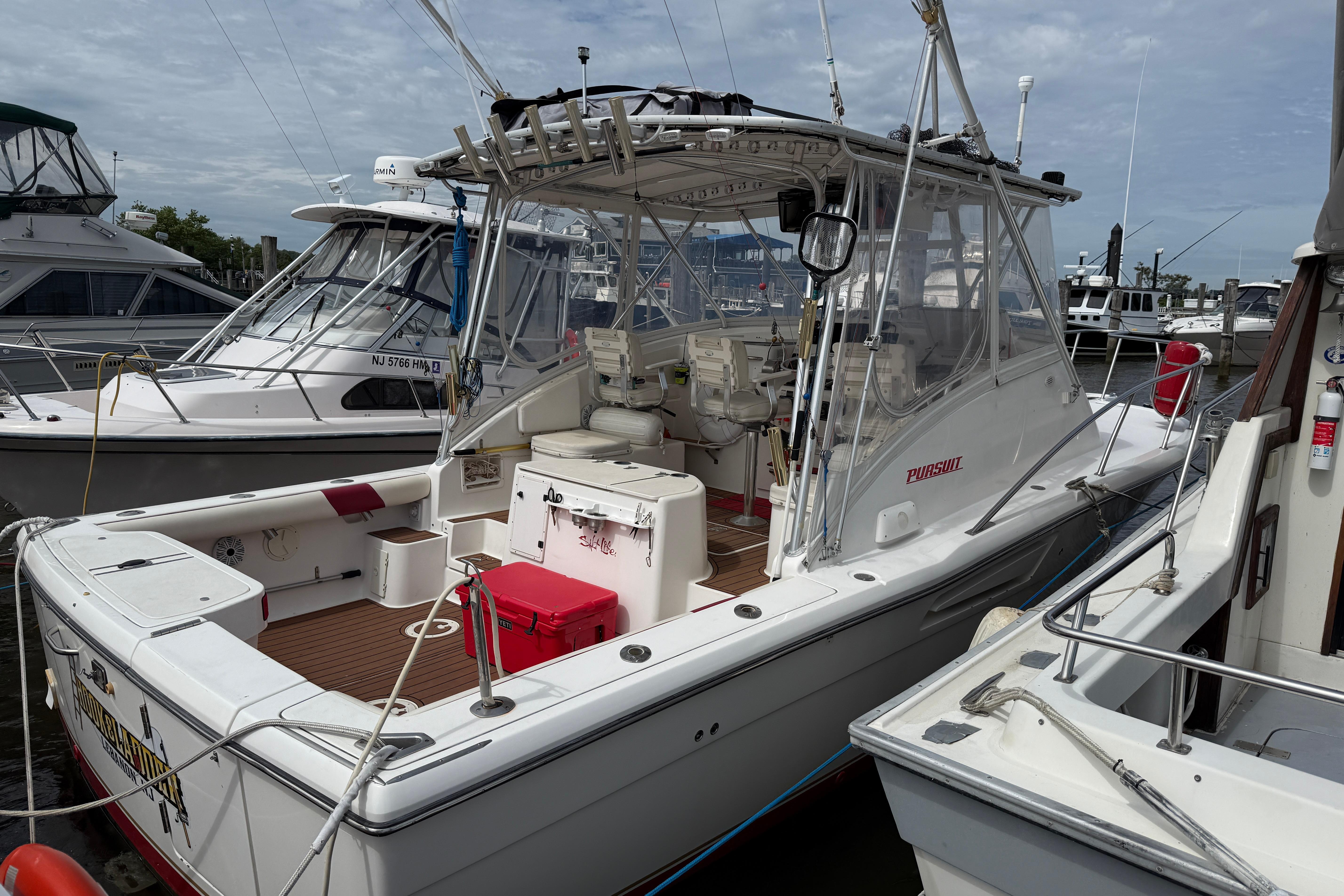 2001 Pursuit 3000 Offshore