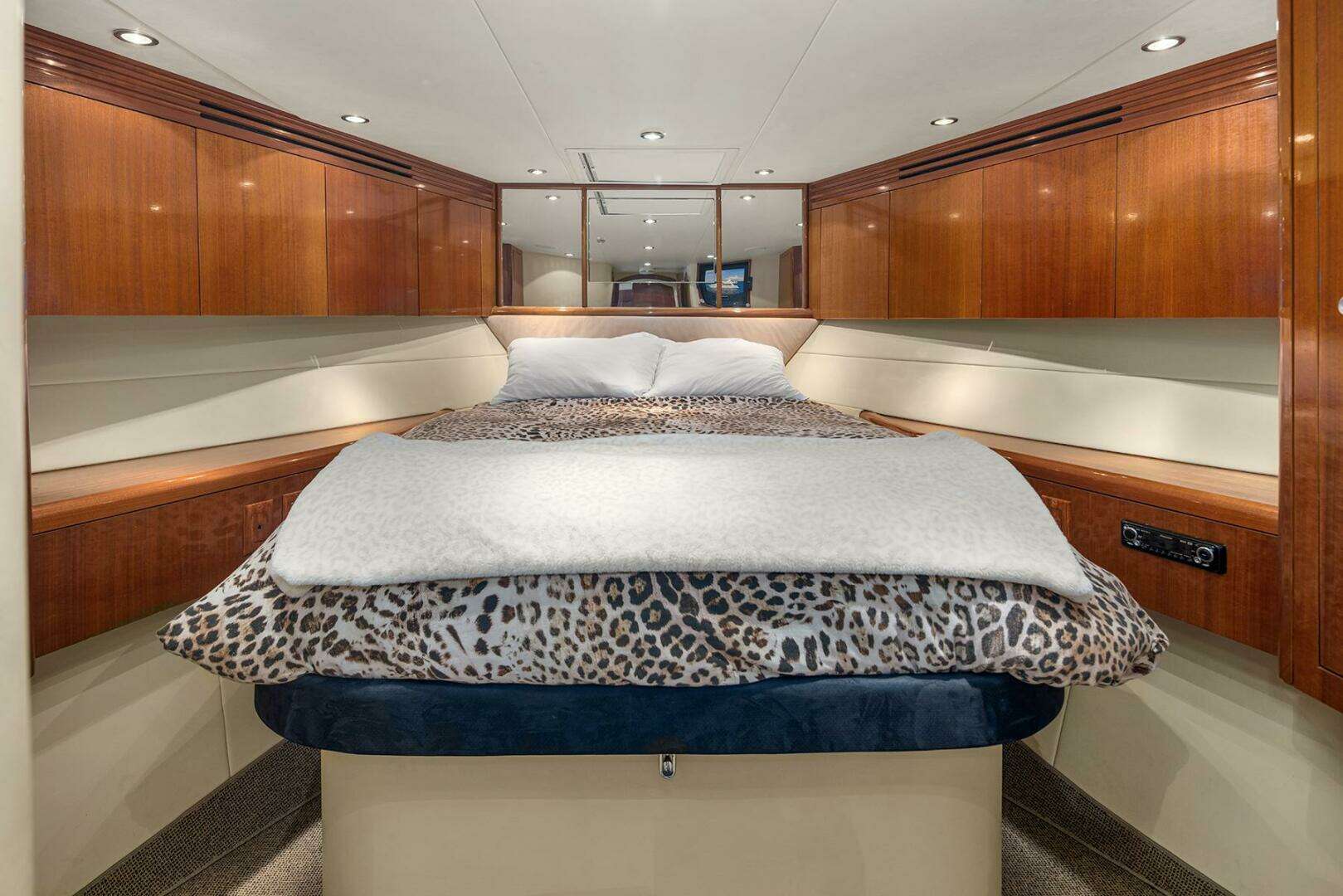 2001 Hatteras Cockpit Motoryacht - Image 15