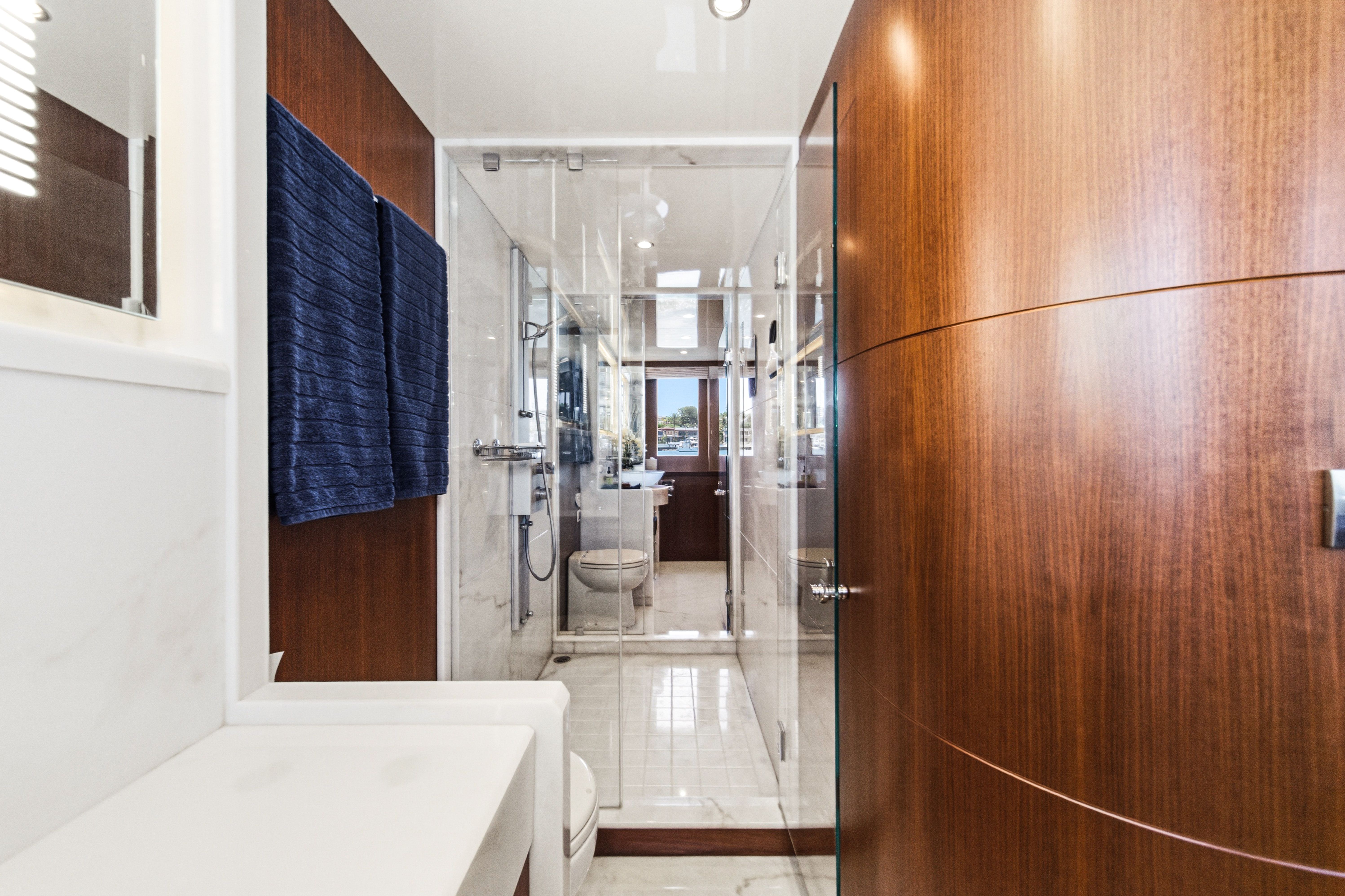 2015 Ocean Alexander 90 Skylounge Motoryacht - 90