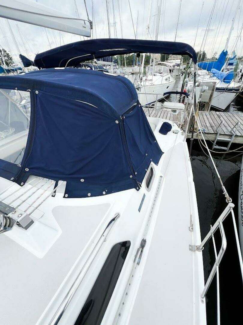 2007 Catalina 350 MK II - Image 46