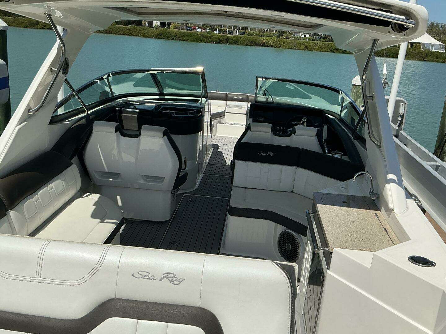 2016 Sea Ray — - Image 4