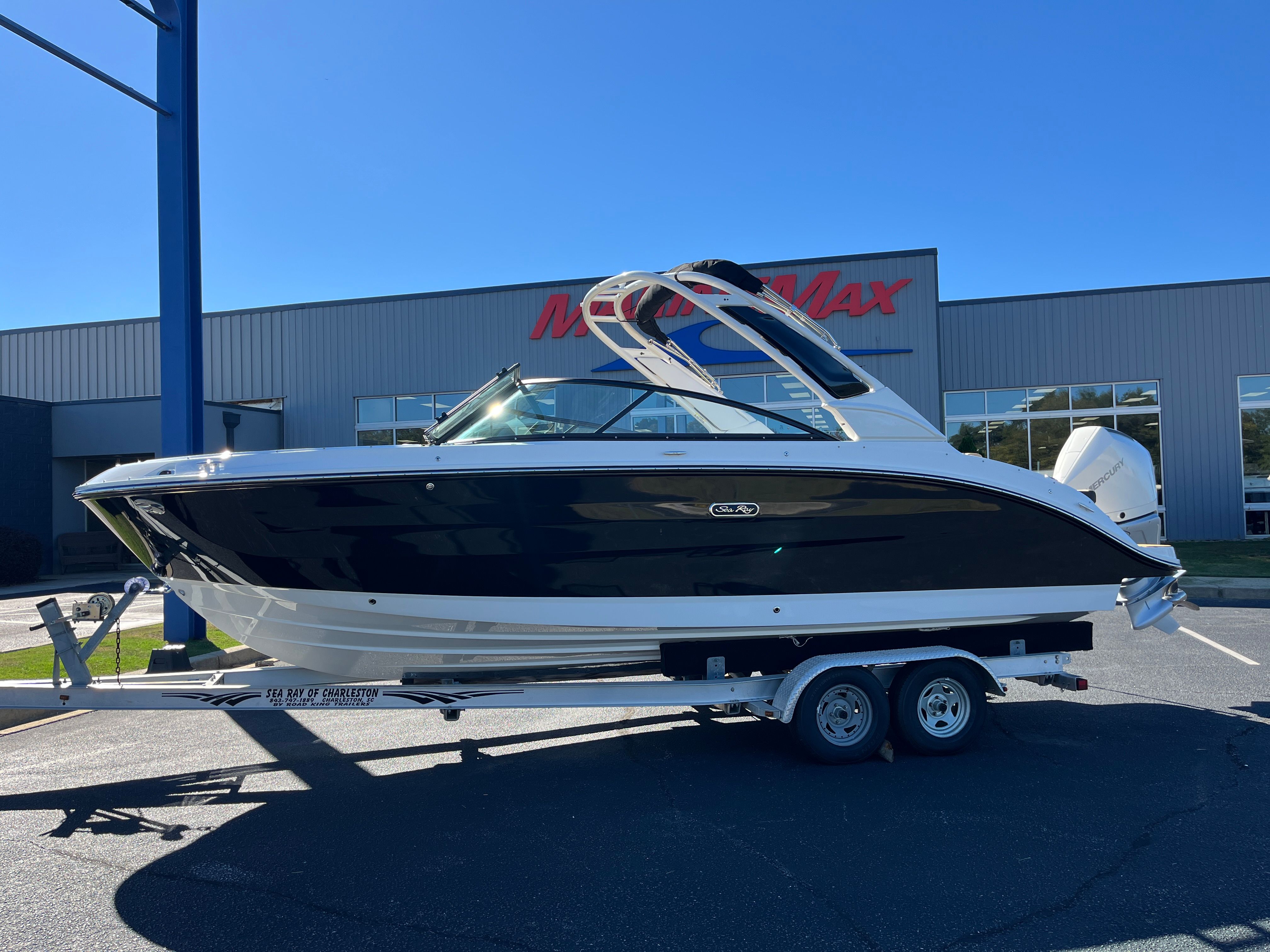 2026 Sea Ray SDX 250 Outboard