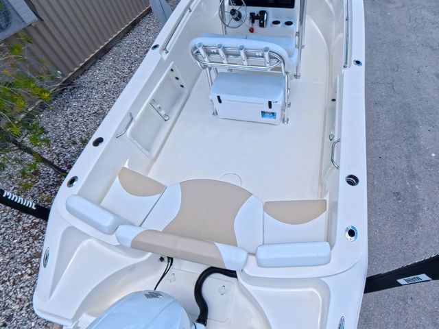 2027 Bulls Bay 230 Center Console - 8
