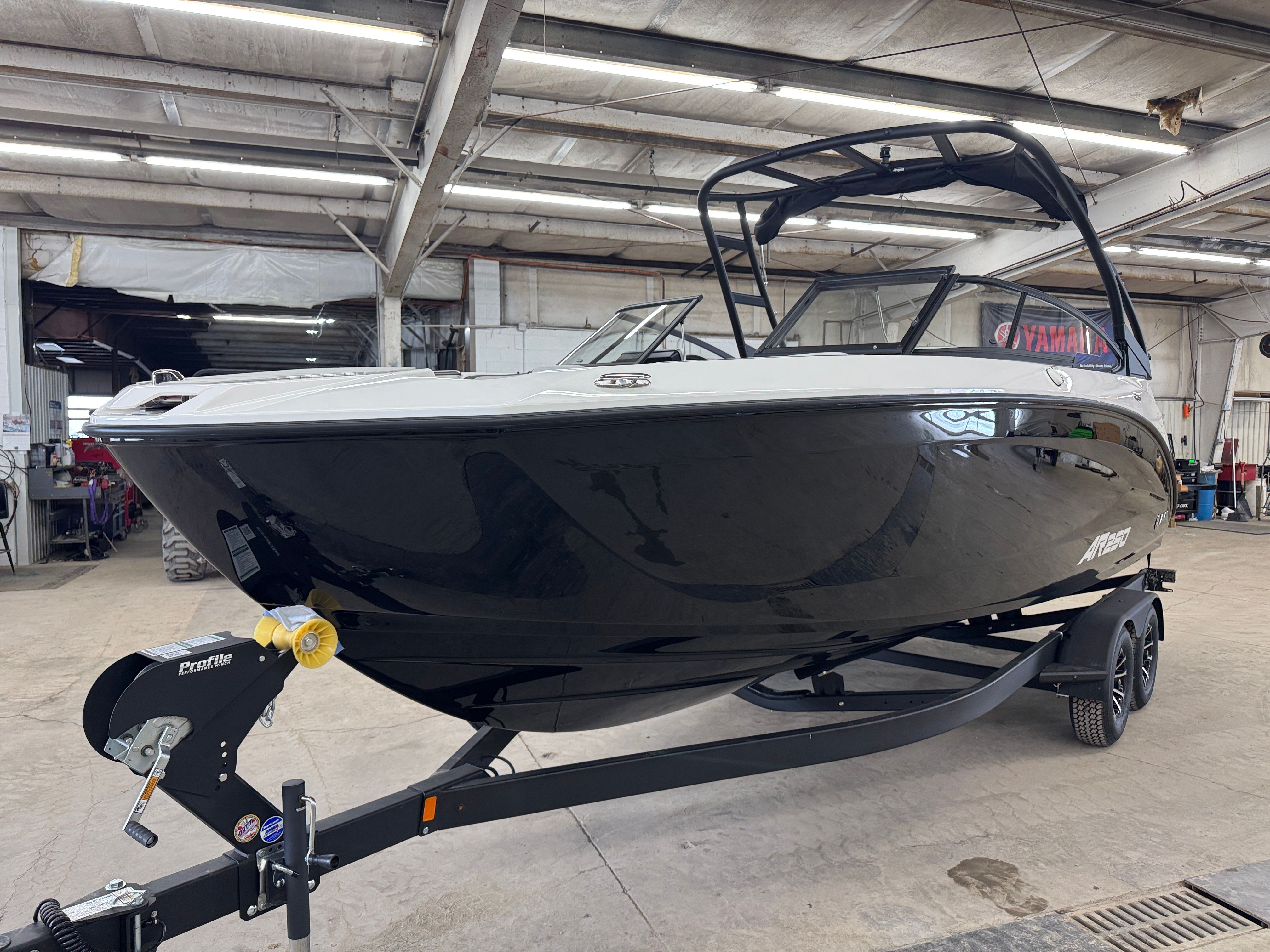 2026 Yamaha Boats AR250
