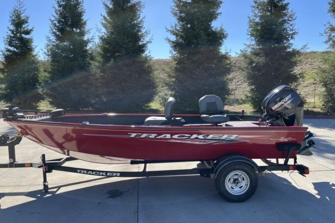 2025 Tracker Super Guide V-16 T