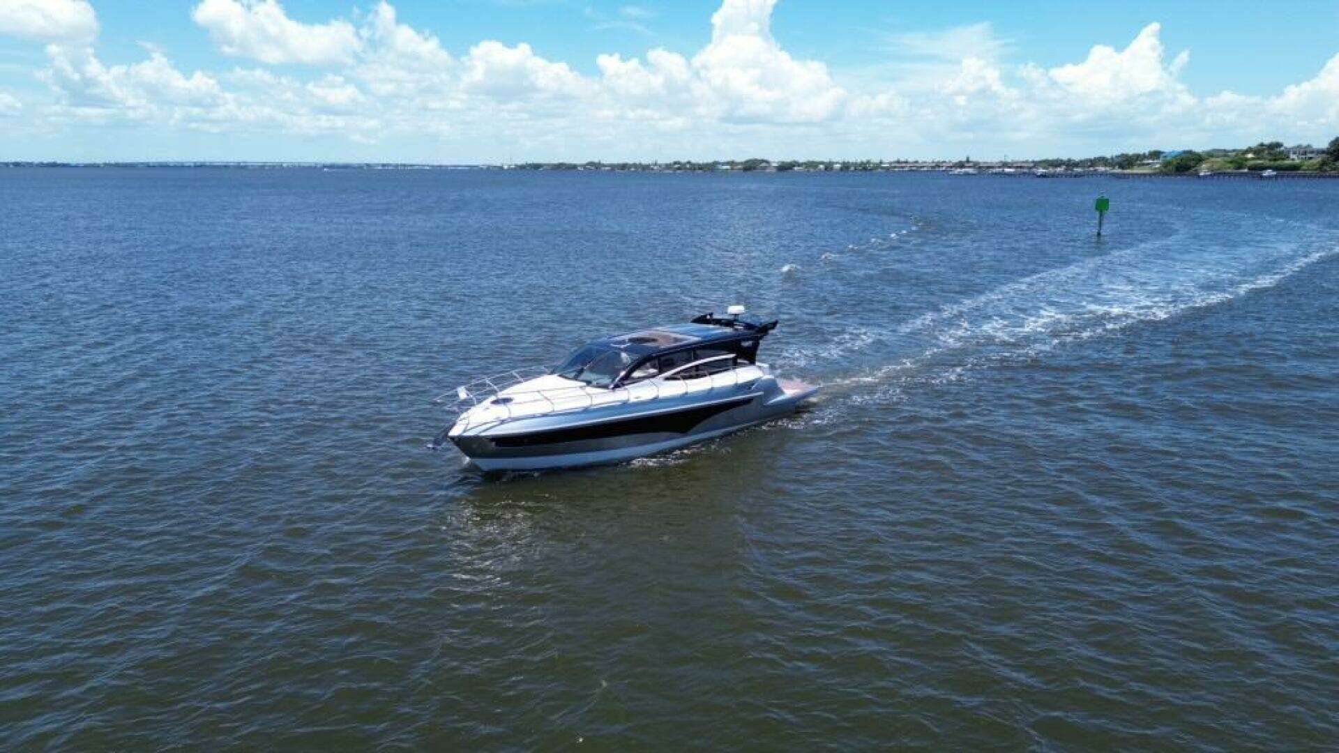 2025 Real 40 HT Luxury - Image 15