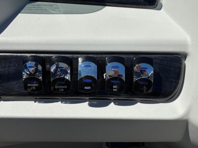 2026 Tahoe 2185 LTZ Quad Lounger - 31