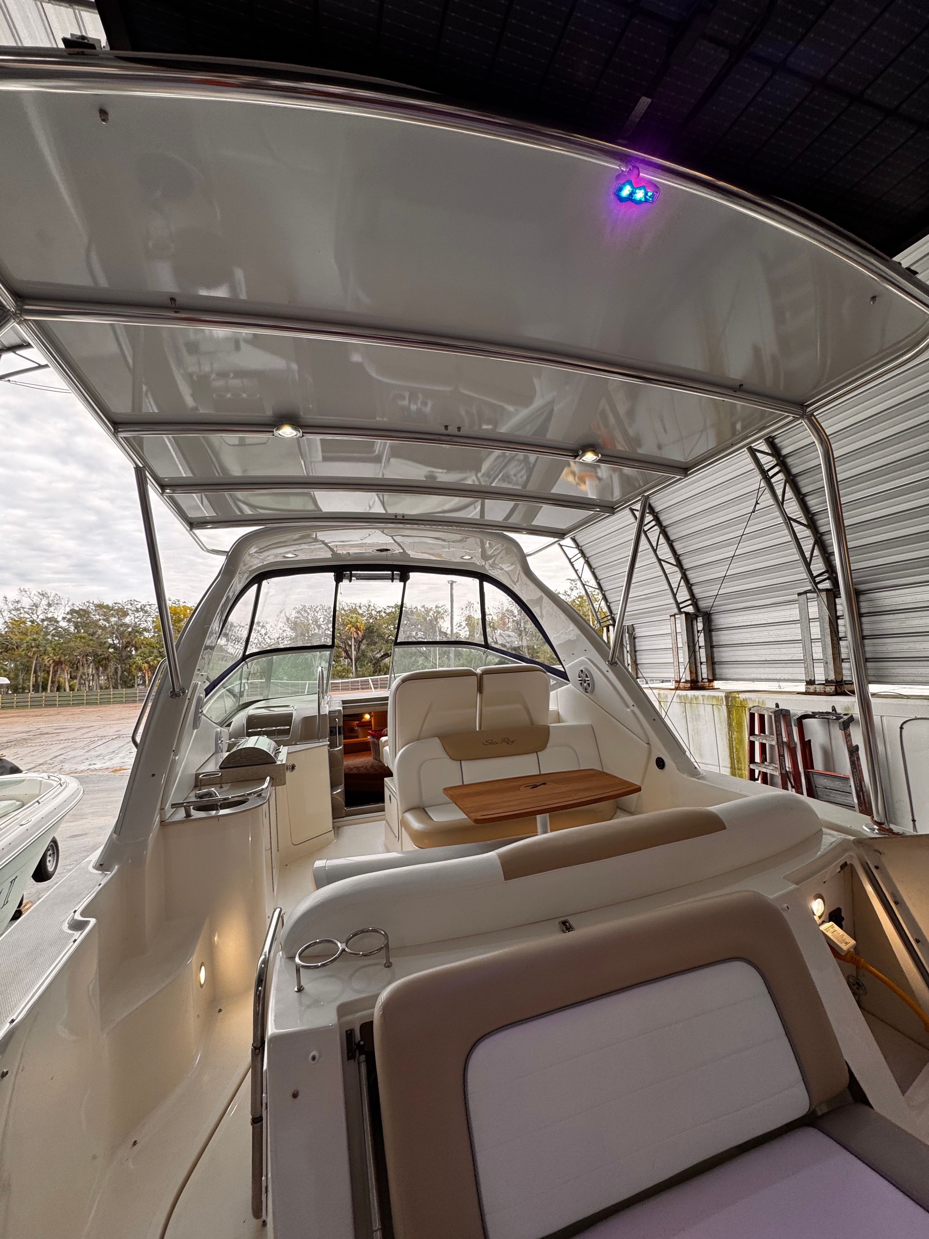 2008 Sea Ray Sundancer 310 - 11