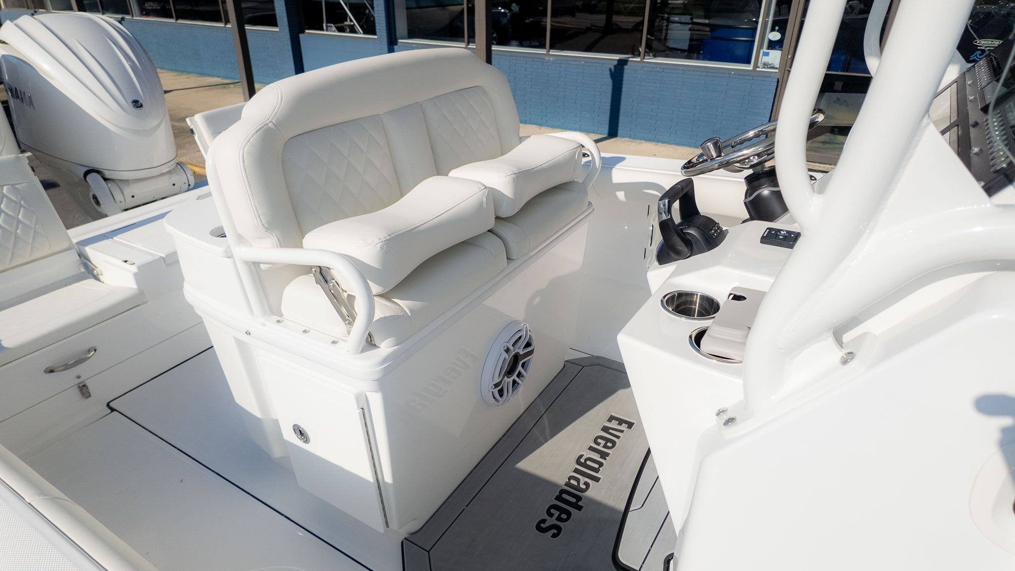 2027 Everglades 273 Center Console - 9