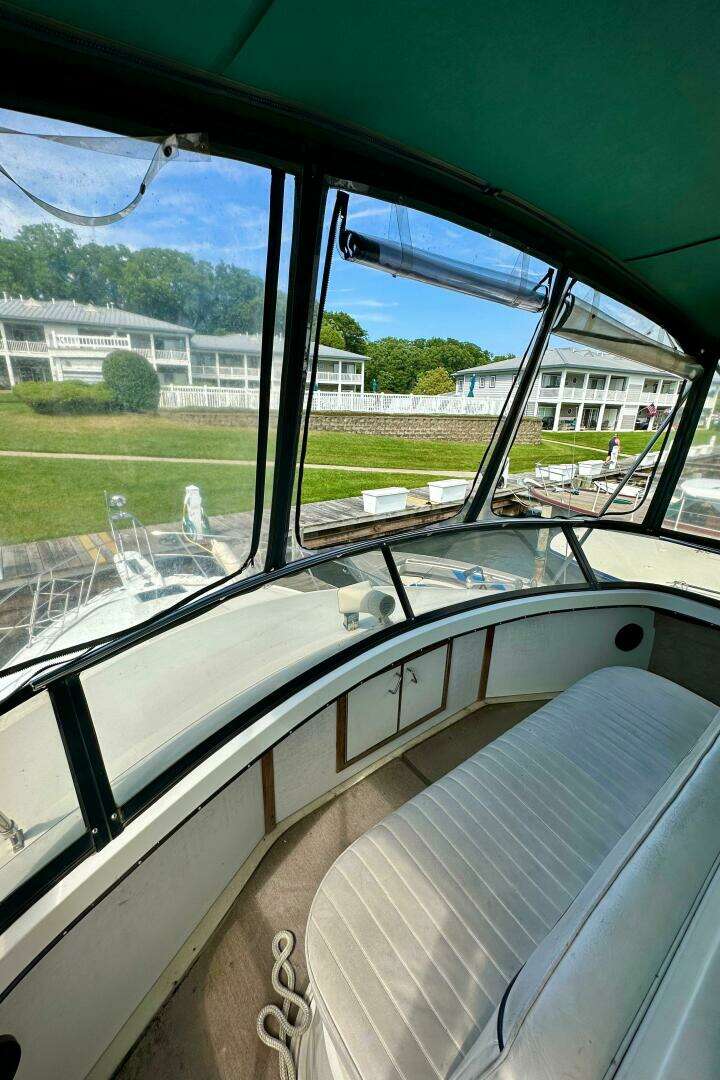 1991 Carver 3807 Aft Cabin - Image 11