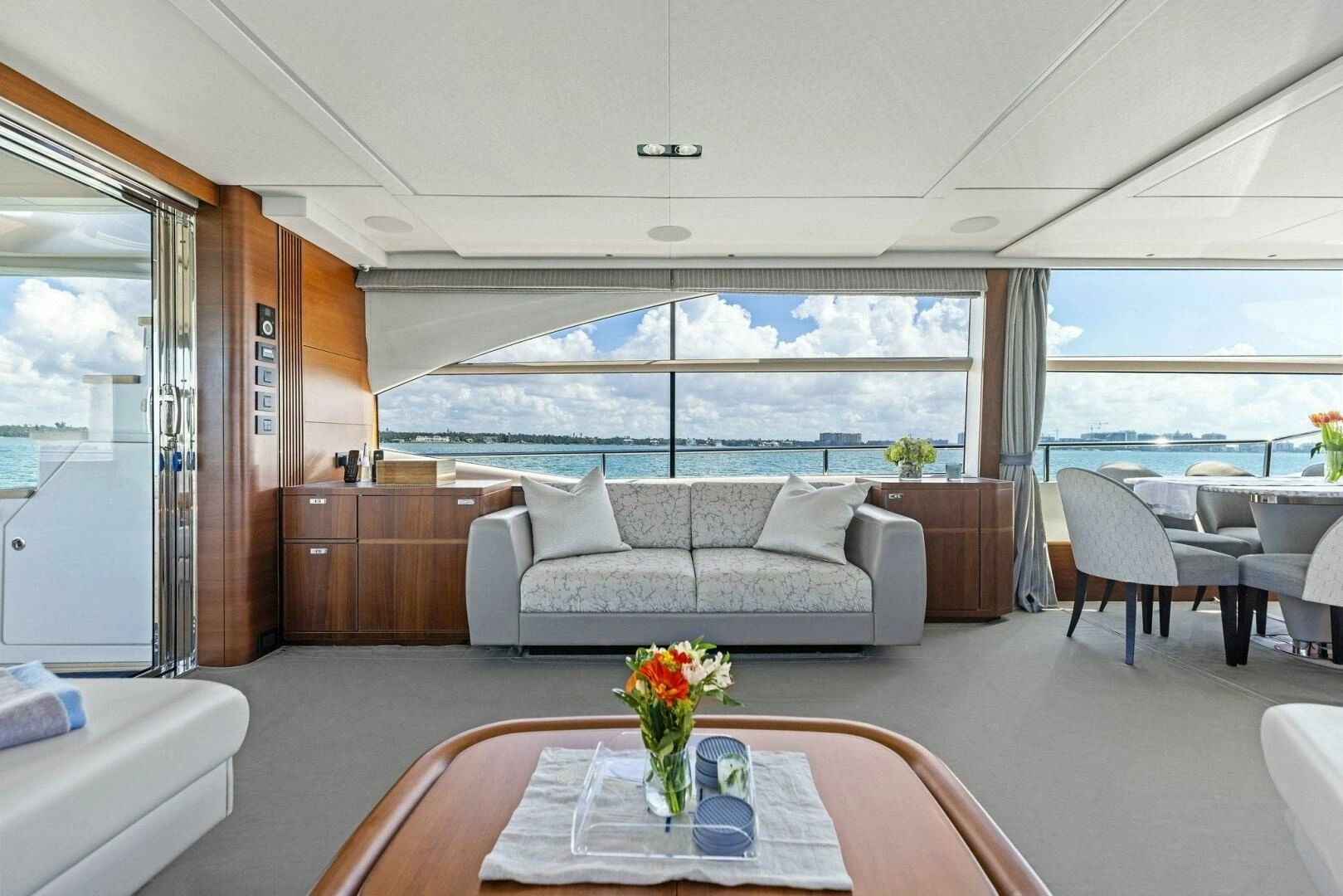 2018 Princess Y75 Motor Yacht - Image 11