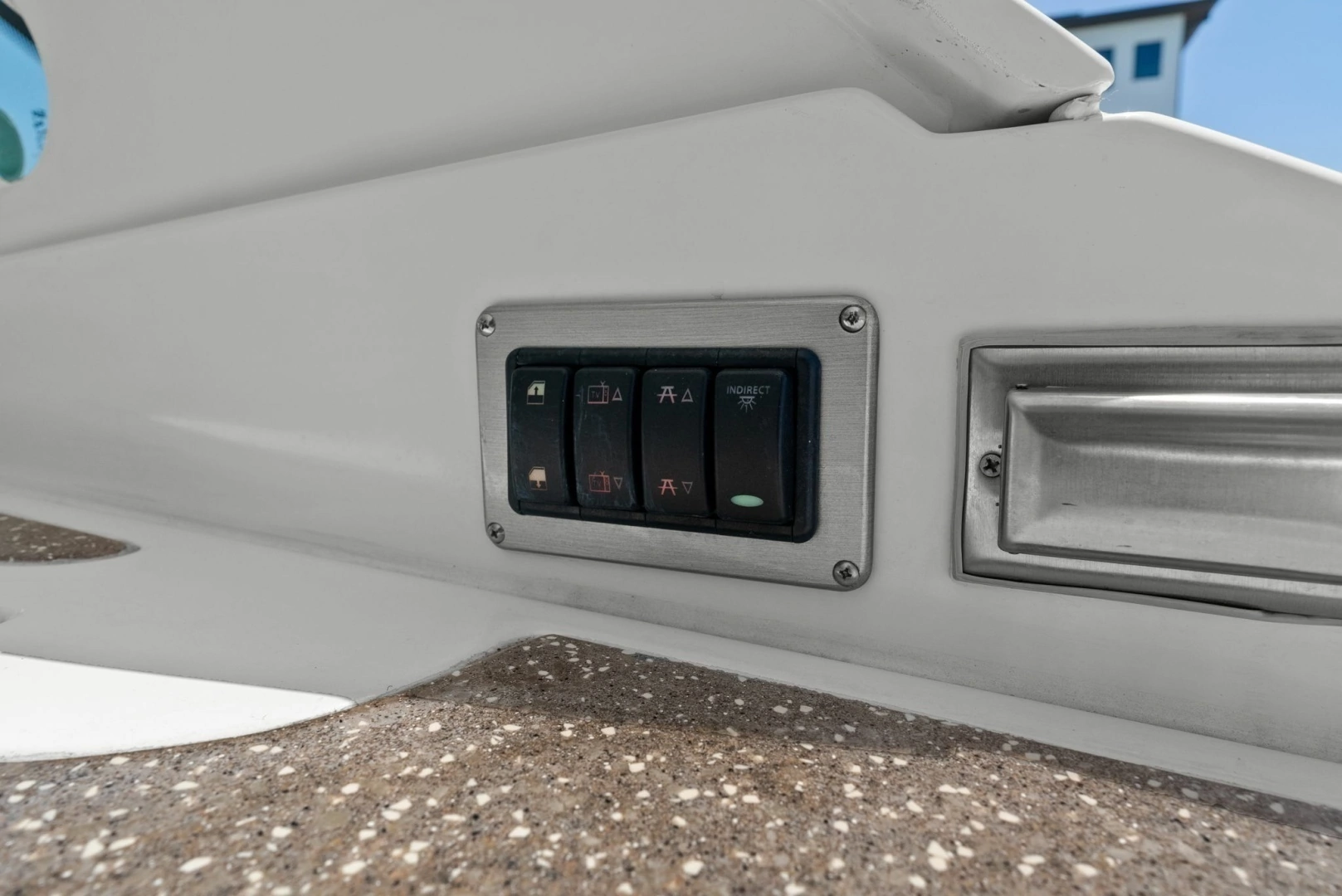 2012 Cruisers Yachts 540 Coupe - Image 36