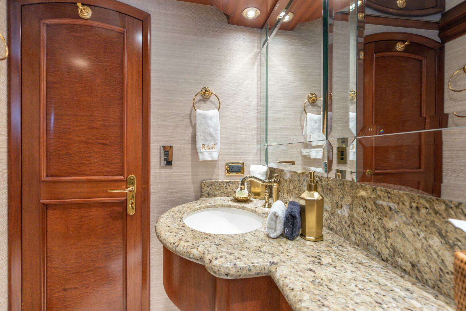 2004 Crescent Raised Pilothouse - Image 28