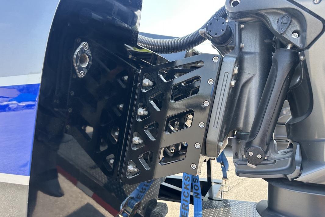Close-up of a 2018 Wright Performance 420 boat engine bracket detail.