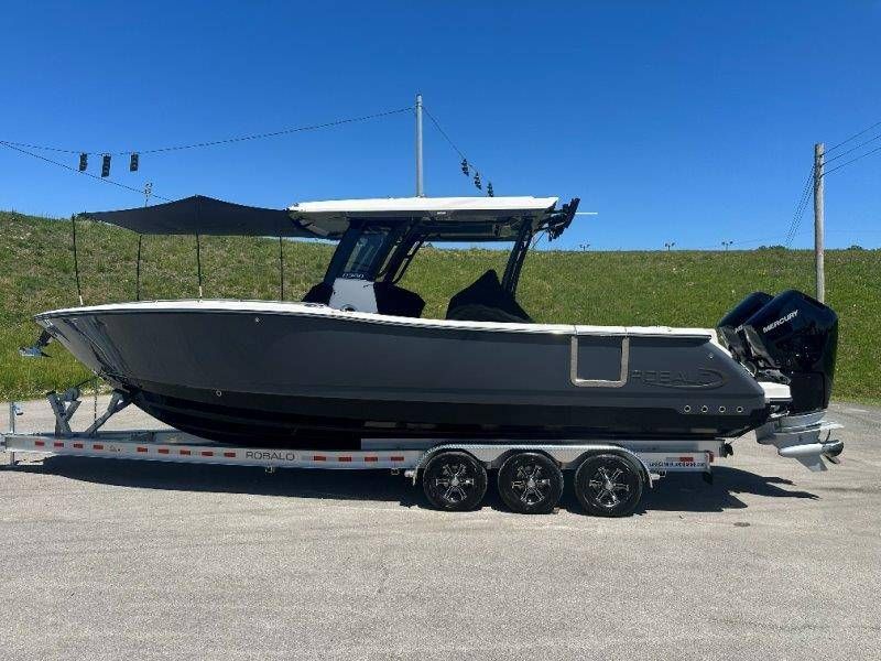 2026 Robalo R300 Center Console - 69