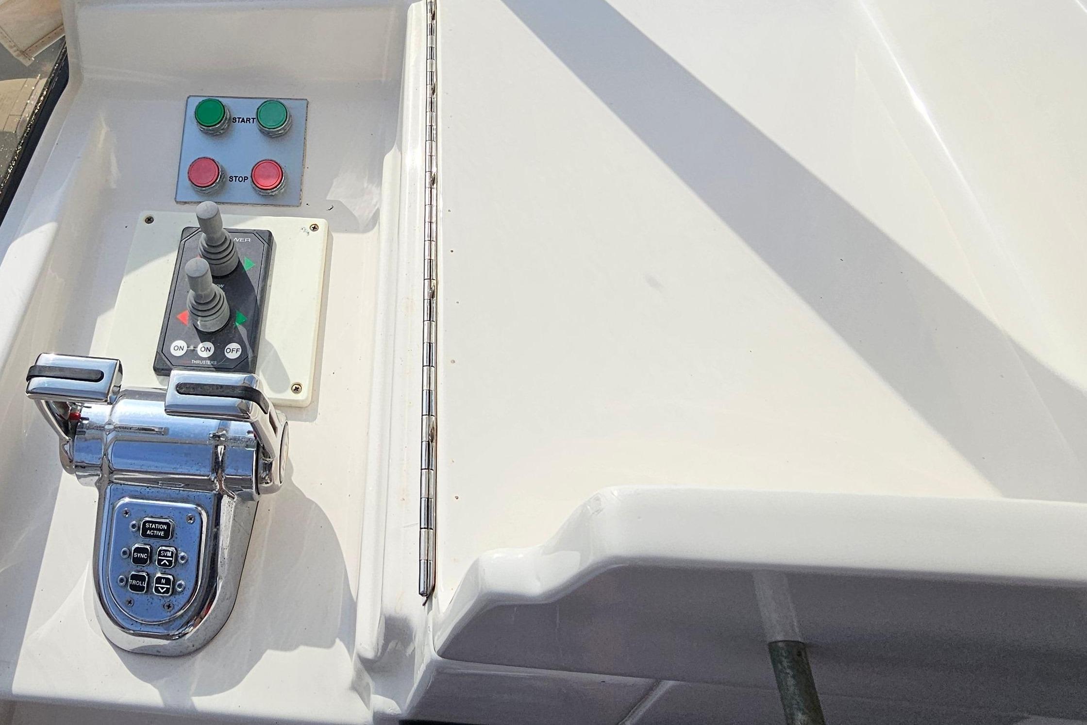 2005 Neptunus 56 Flybridge - 77