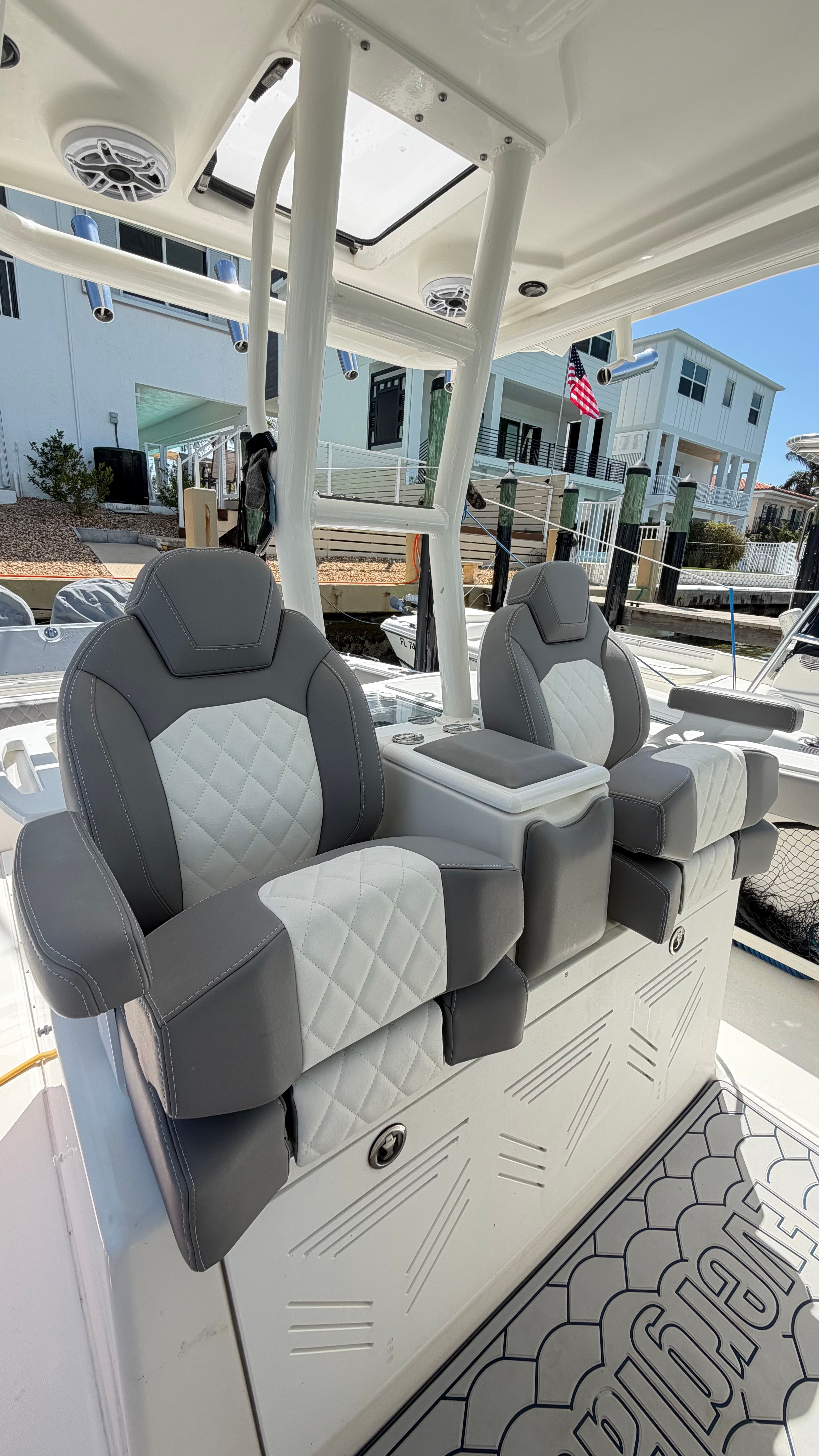 2009 Everglades 365 Center Console - 8
