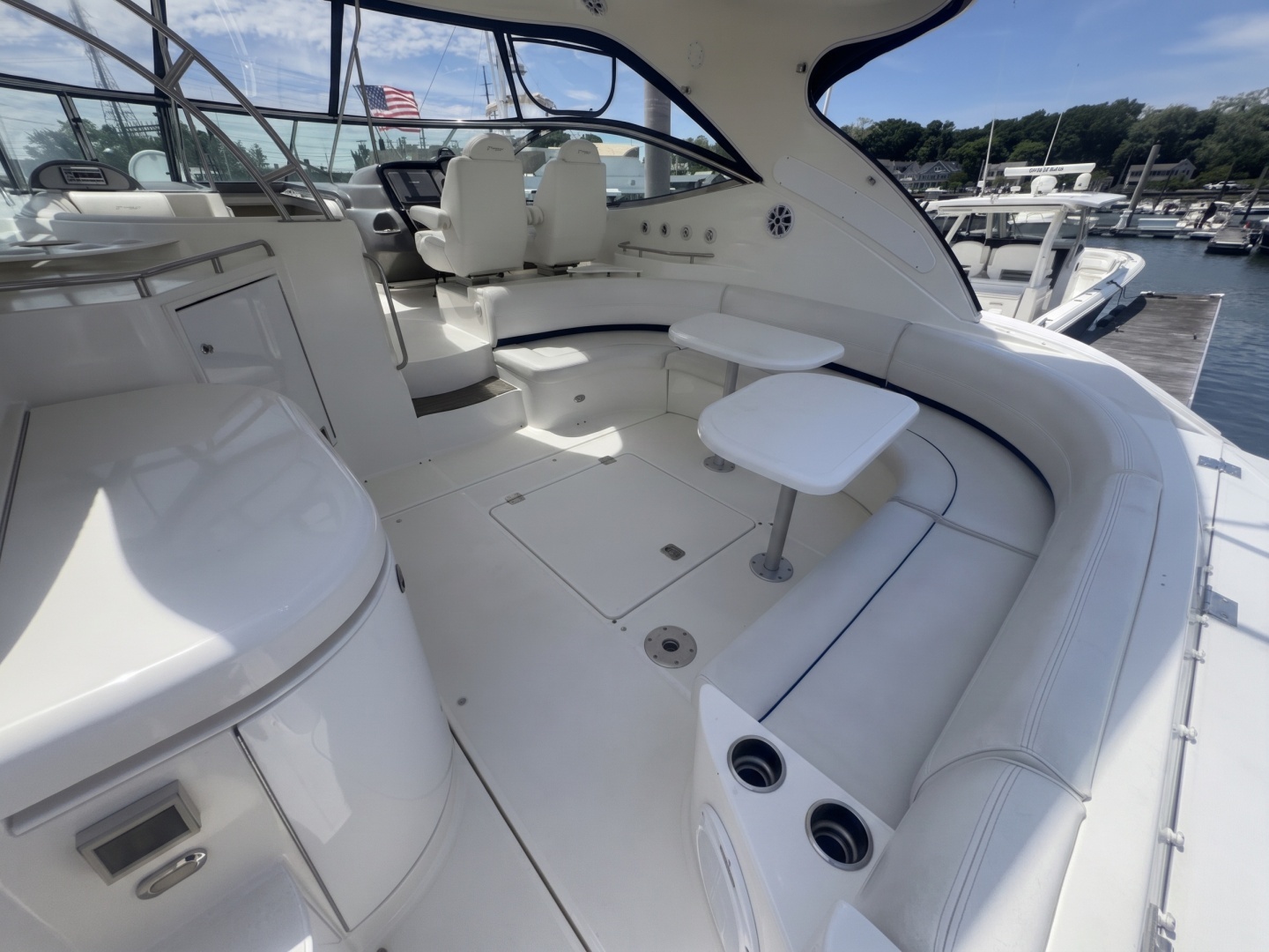 2006 Cruisers Yachts 520 Express - Image 8