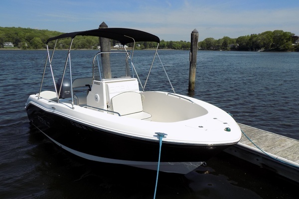 2017 Robalo R180