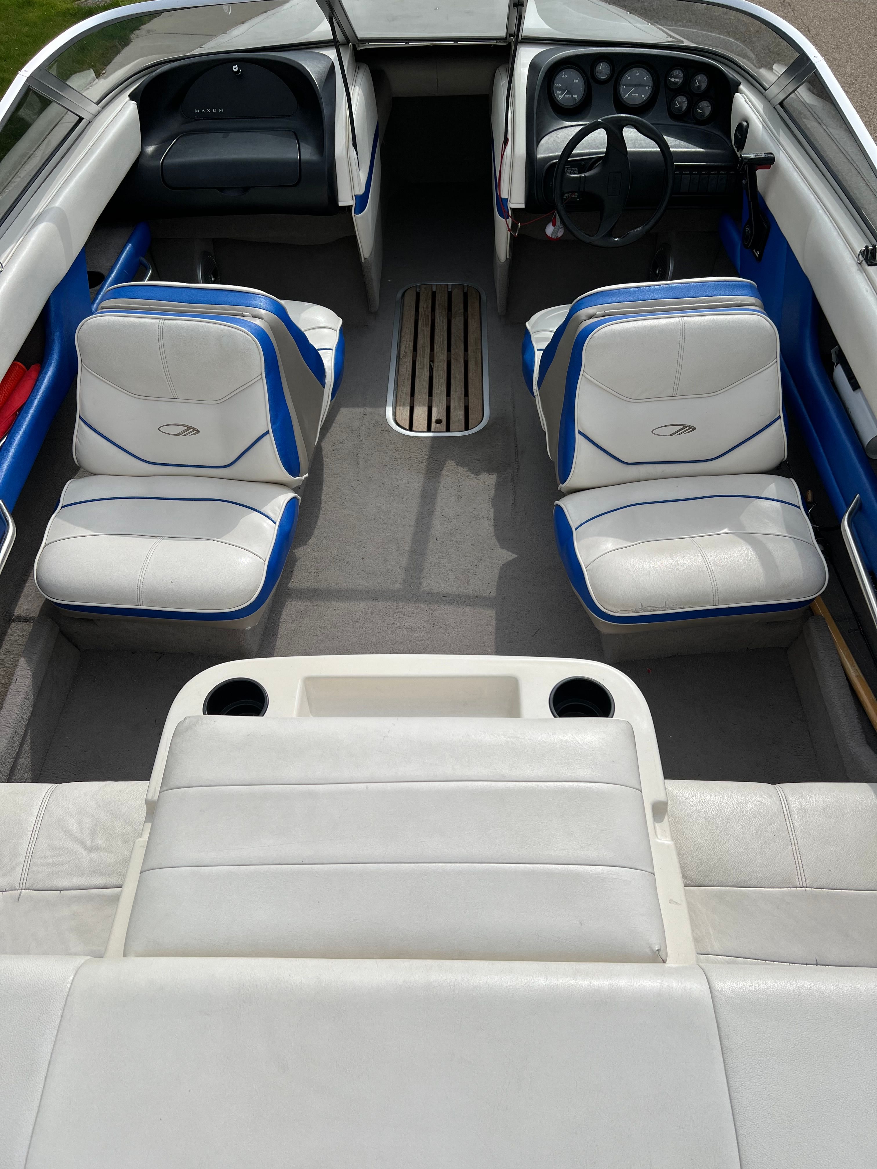Interior view of a 1991 Maxum 1800 SR with white and blue seating.