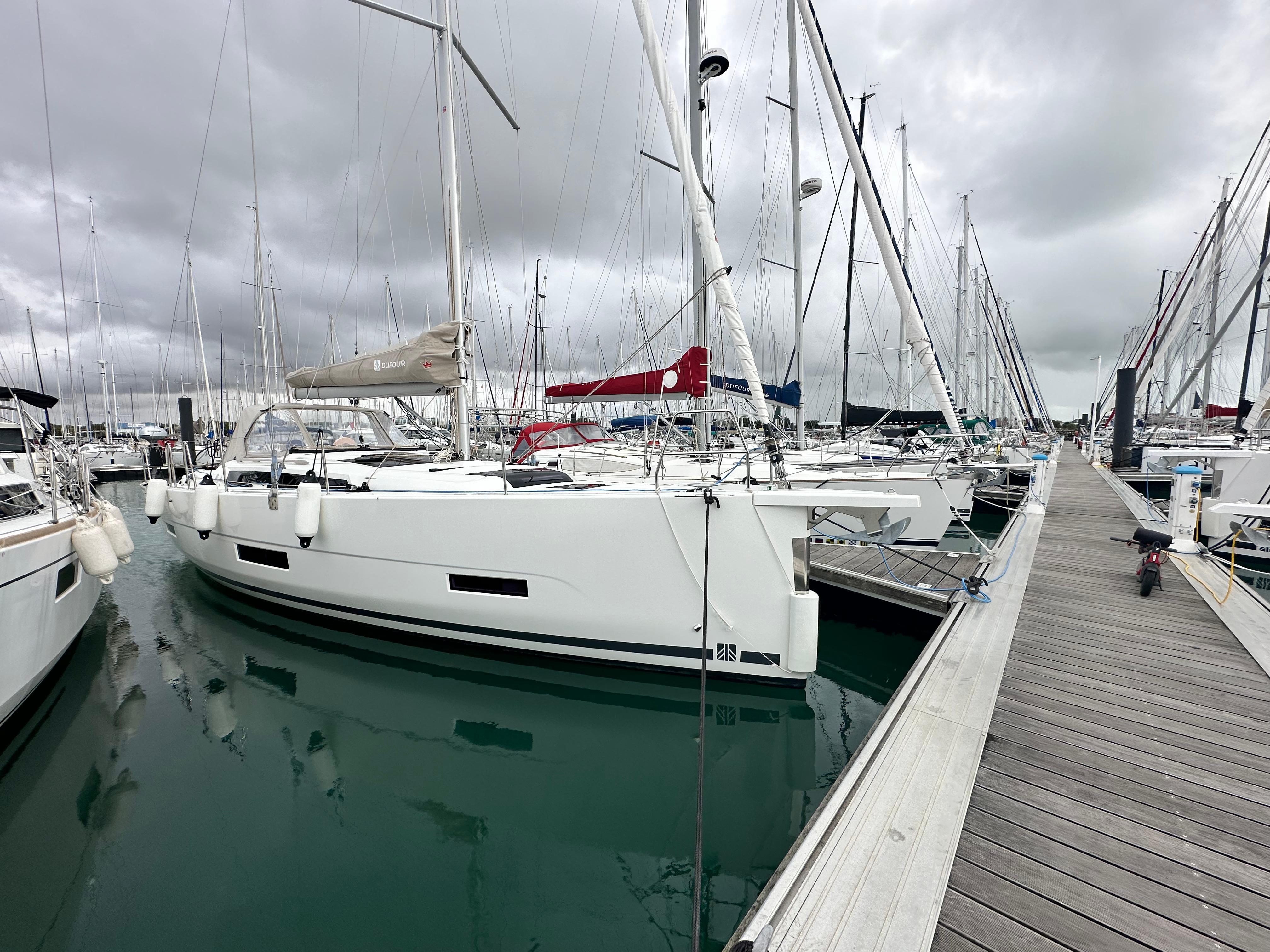 2023 Dufour 390
