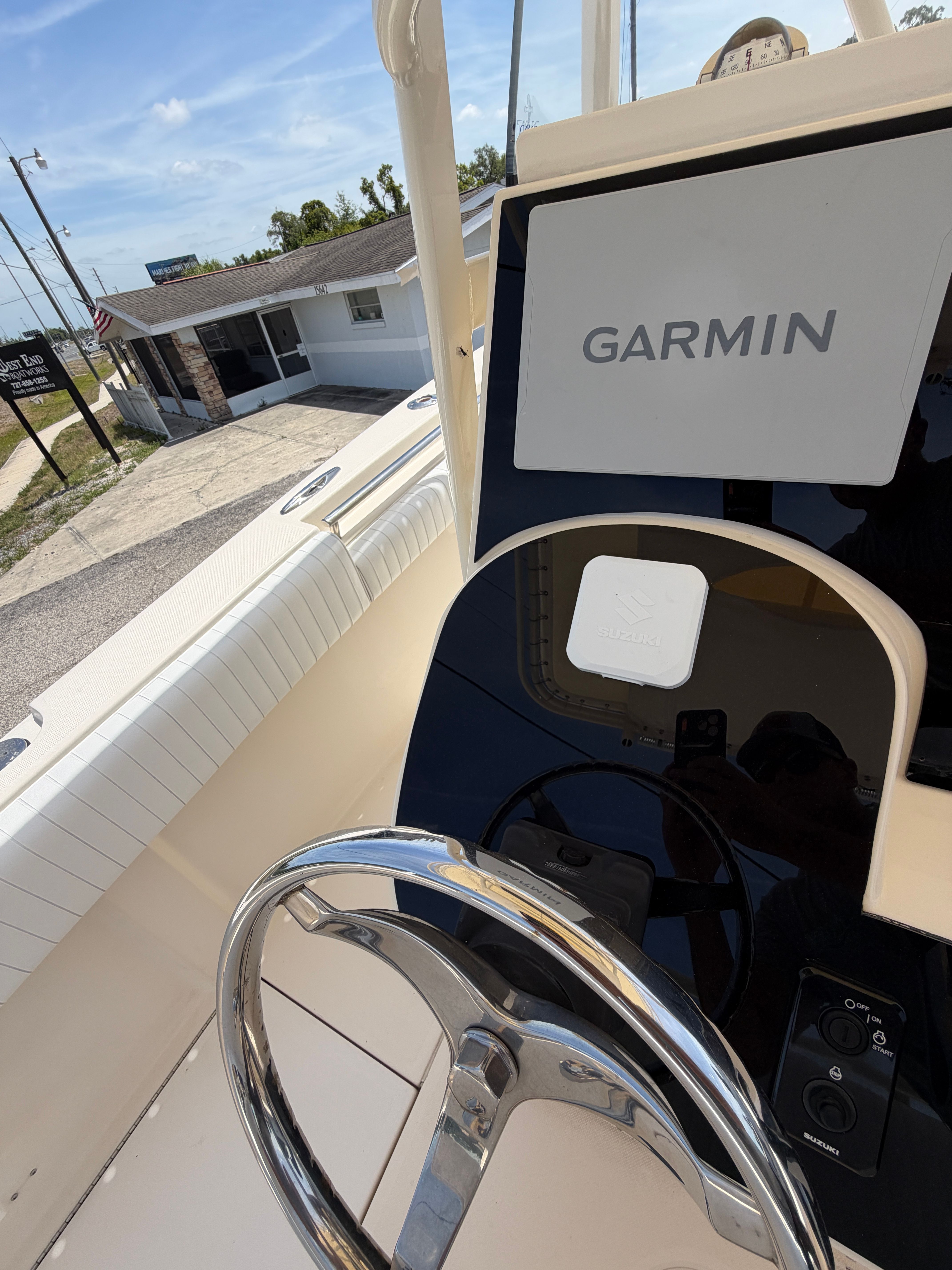 Steering console of a 2004 McKee Craft 24 FREEDOM boat with Garmin device.