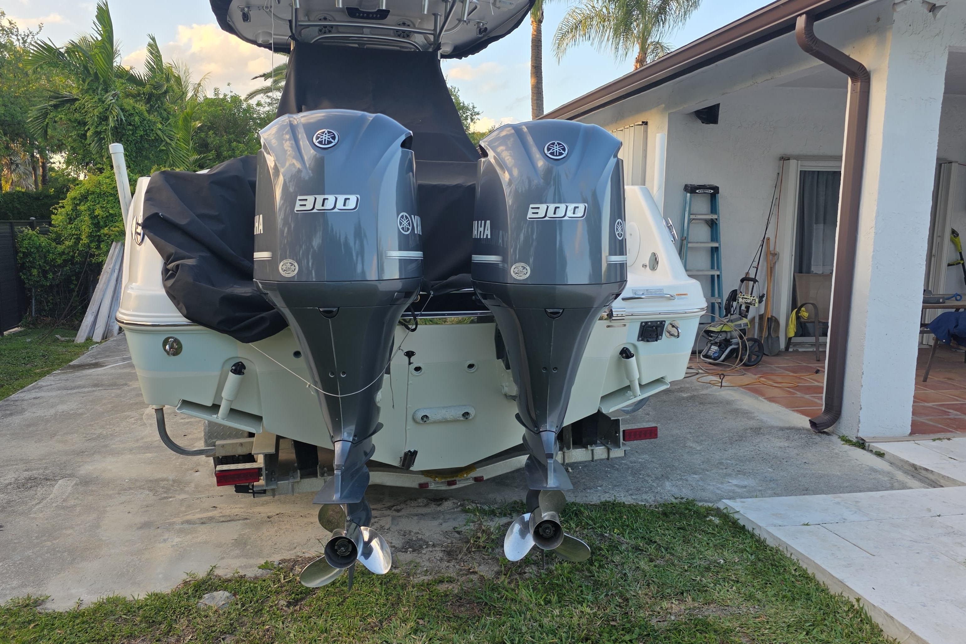2015 Robalo R300 Center Console with twin Yamaha 300 engines, parked outdoors.