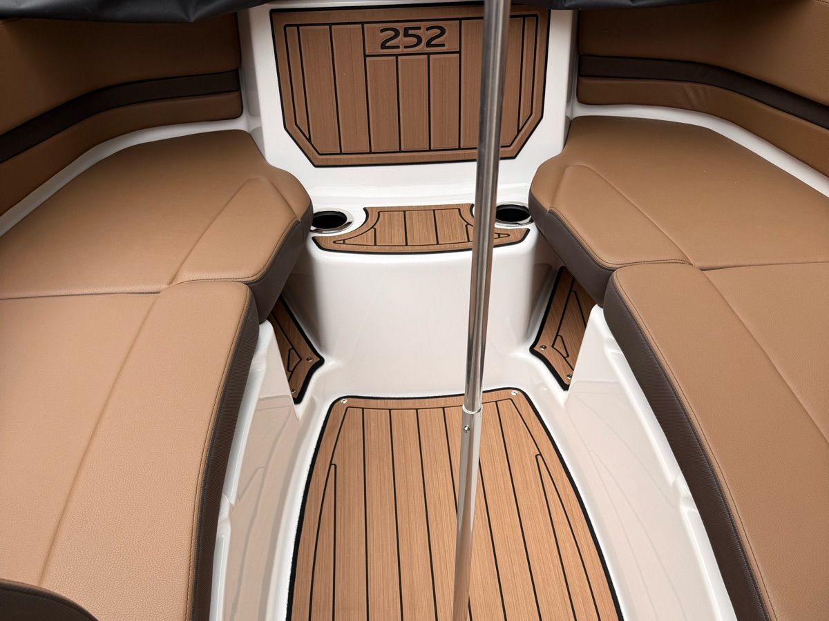 2024 Yamaha Boats 252SD - 9