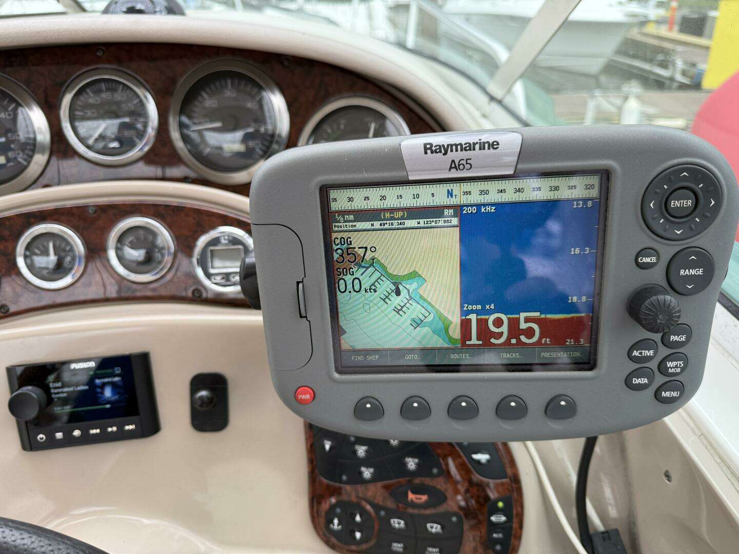 2002 Sea Ray 280 Sundancer - Image 13