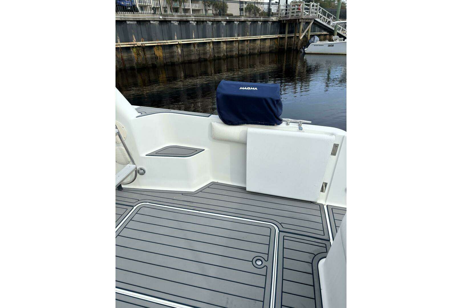 1996 Carver 320 Voyager - Image 21
