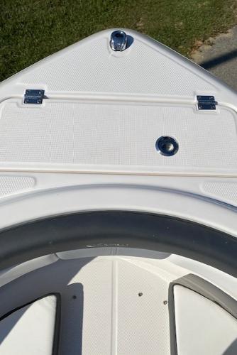 2024 Robalo R222 Center Console boat bow area.