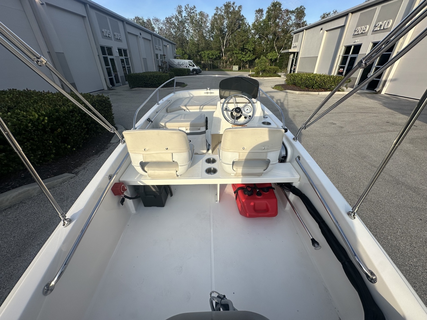 2025 Boston Whaler 130 Super Sport - Image 6