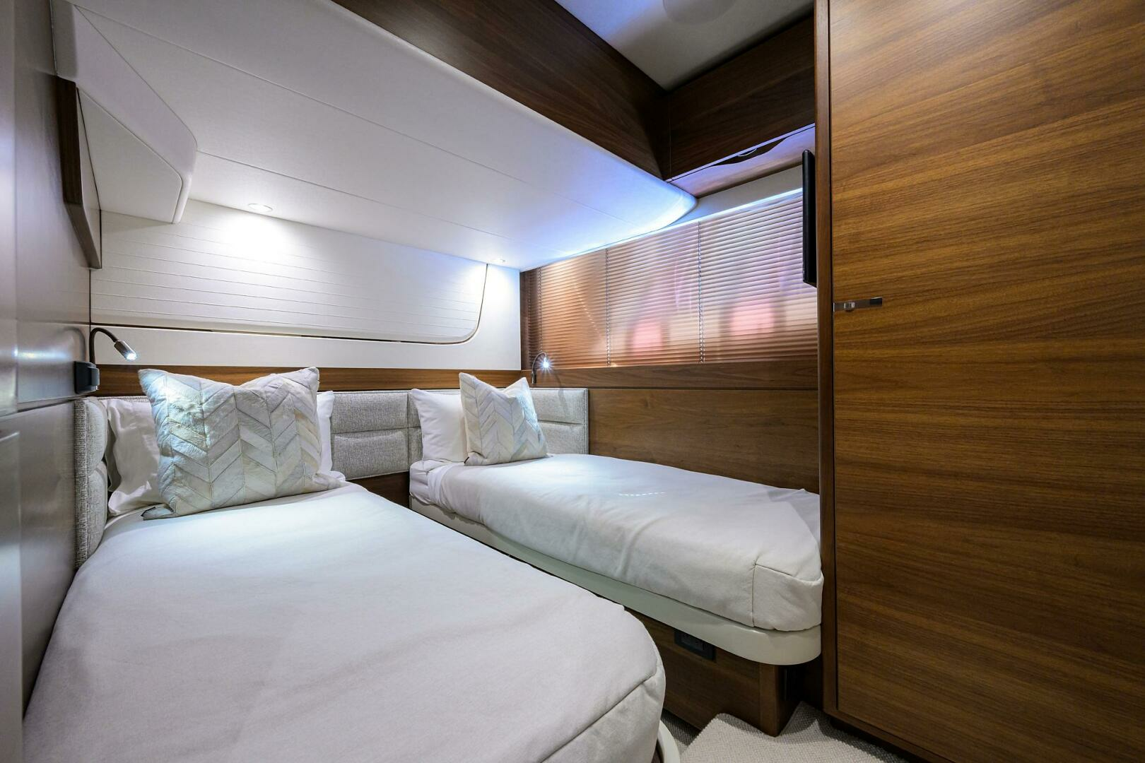 2021 Princess F70 - Image 49