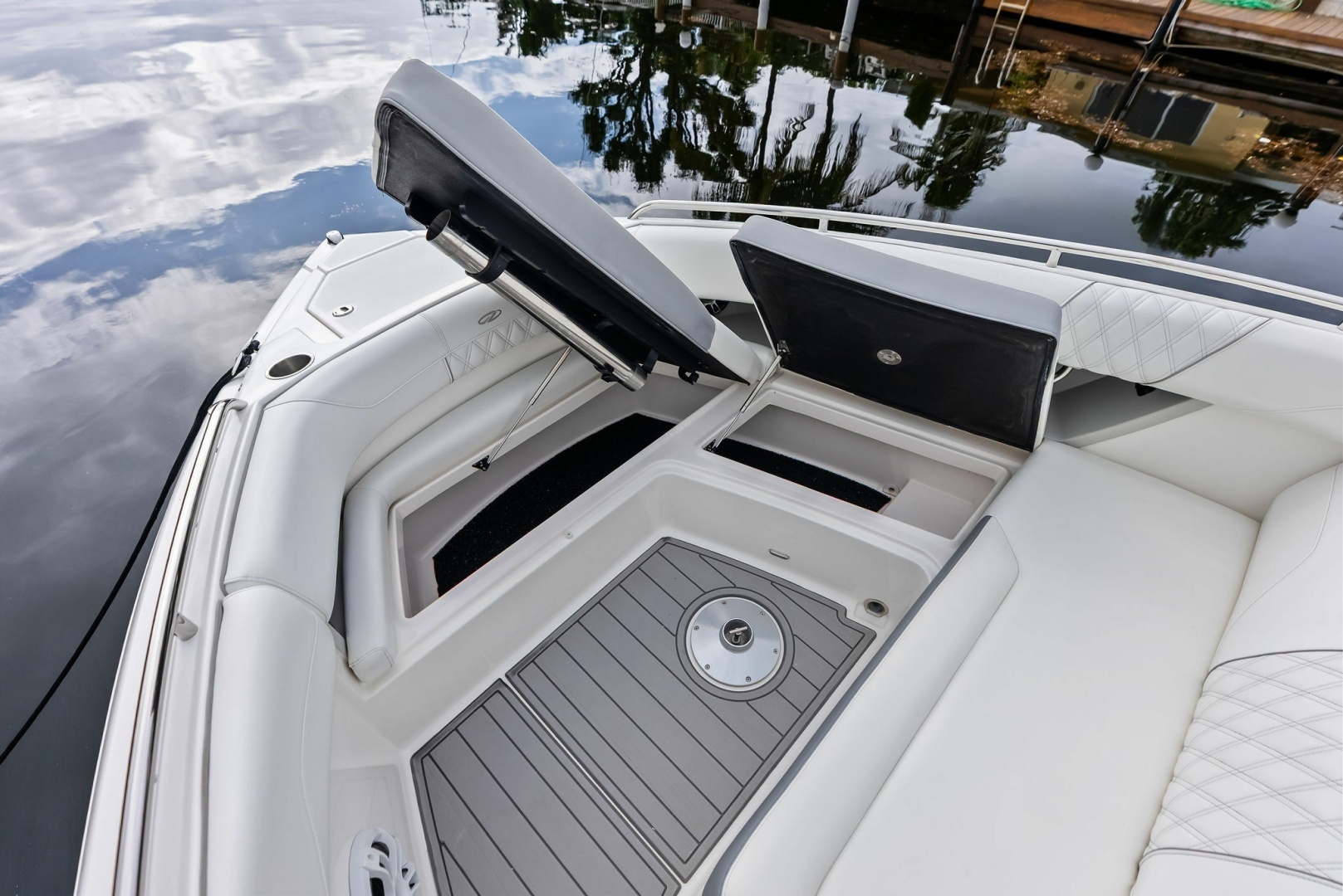 2022 Regal 33 SAV - Image 24