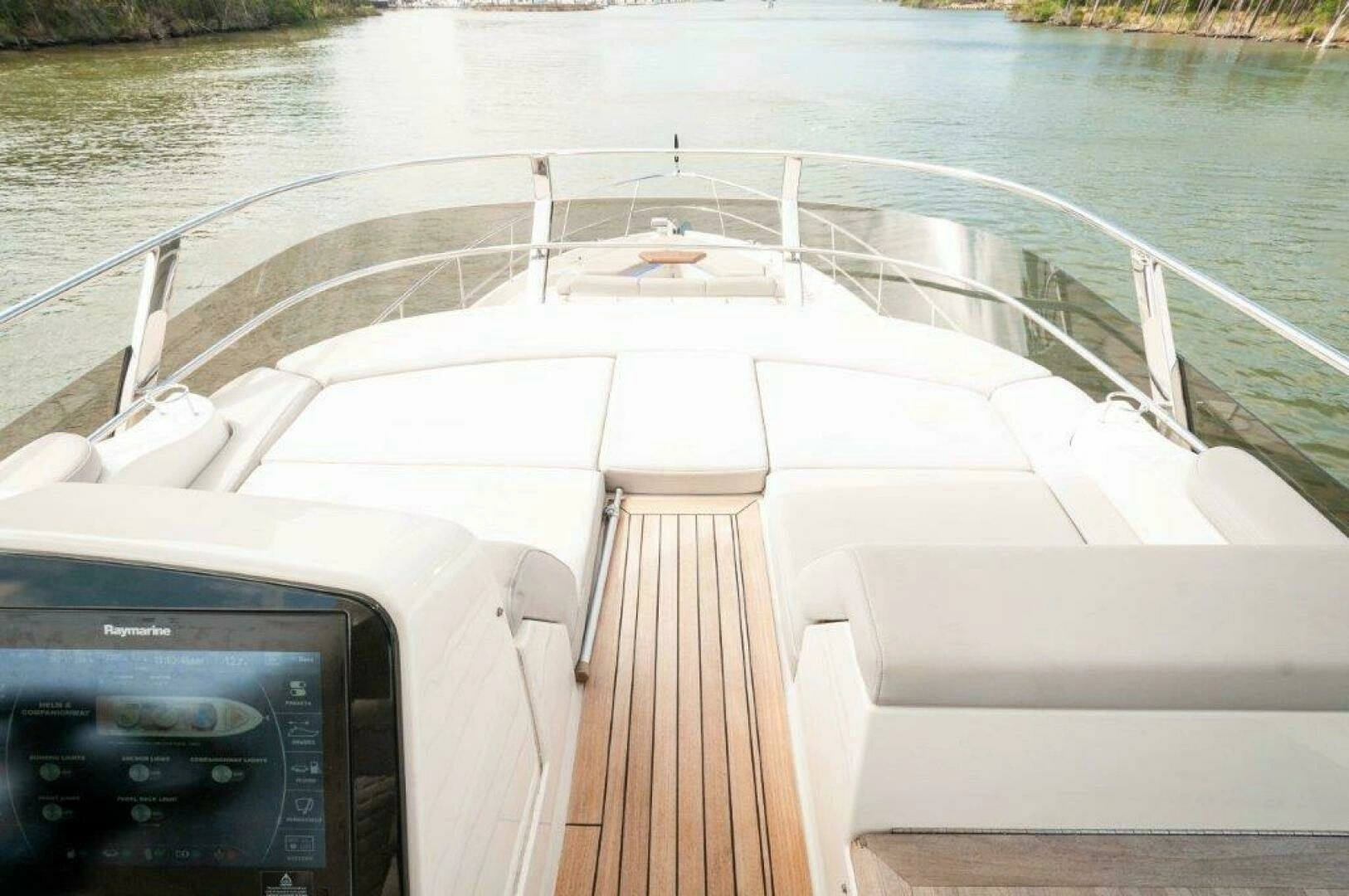 2018 Sea Ray L550 Flybridge - Image 34